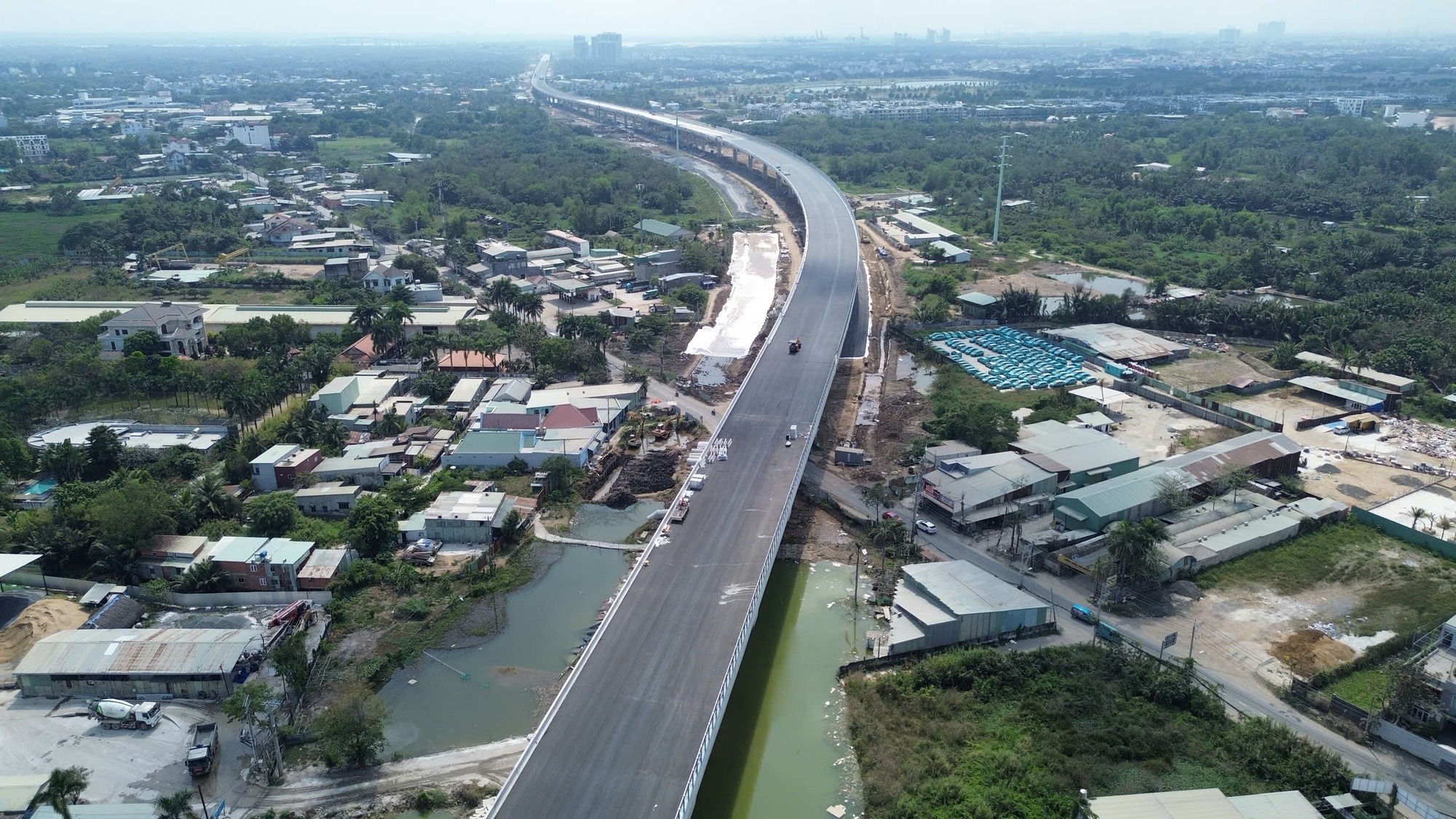 Xuân về trên công trường đường Vành đai 3 TPHCM - Ảnh 8.