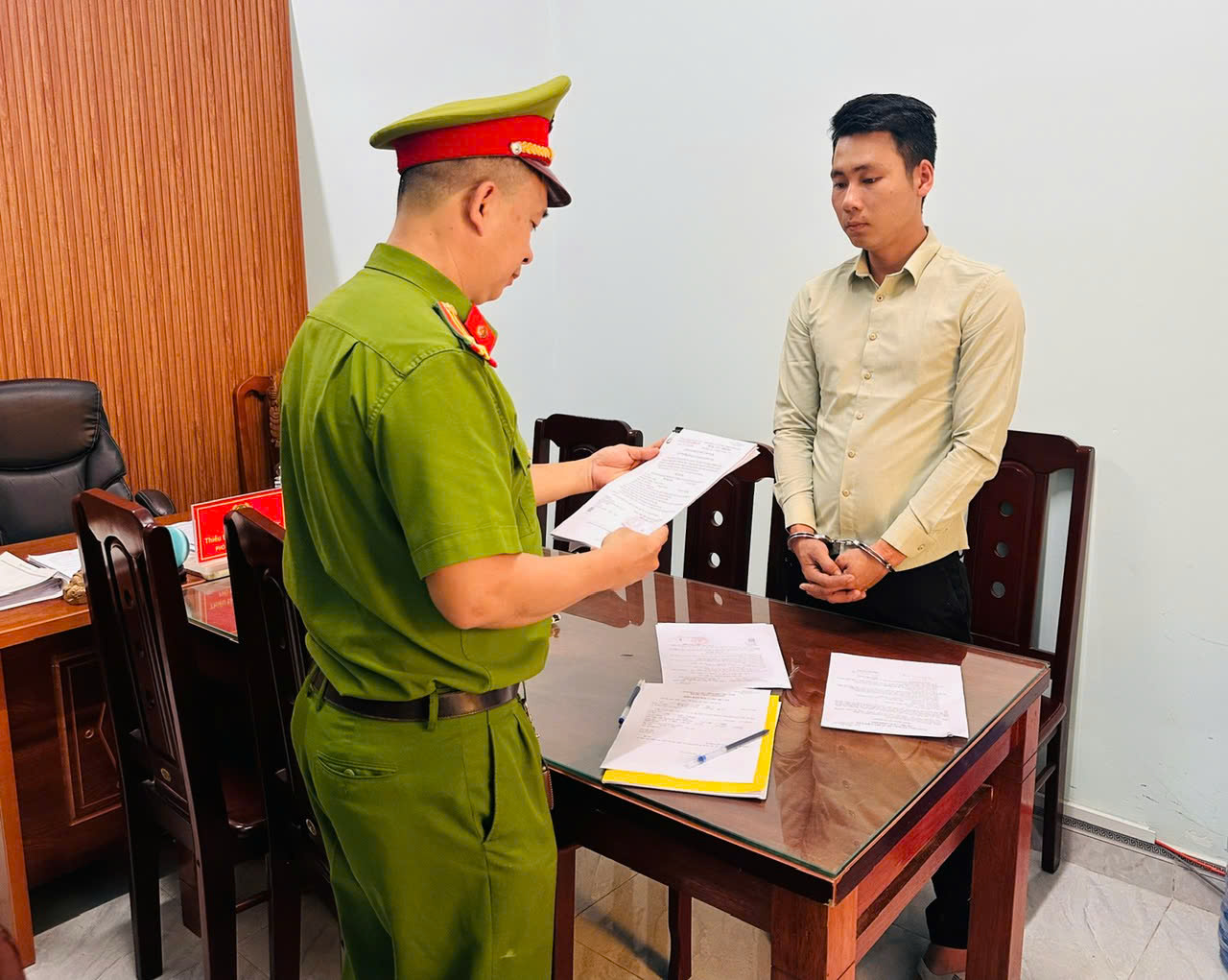 Công an Đà Nẵng bắt đối tượng chiếm đoạt tiền trong tài khoản ngân hàng - Ảnh 1.