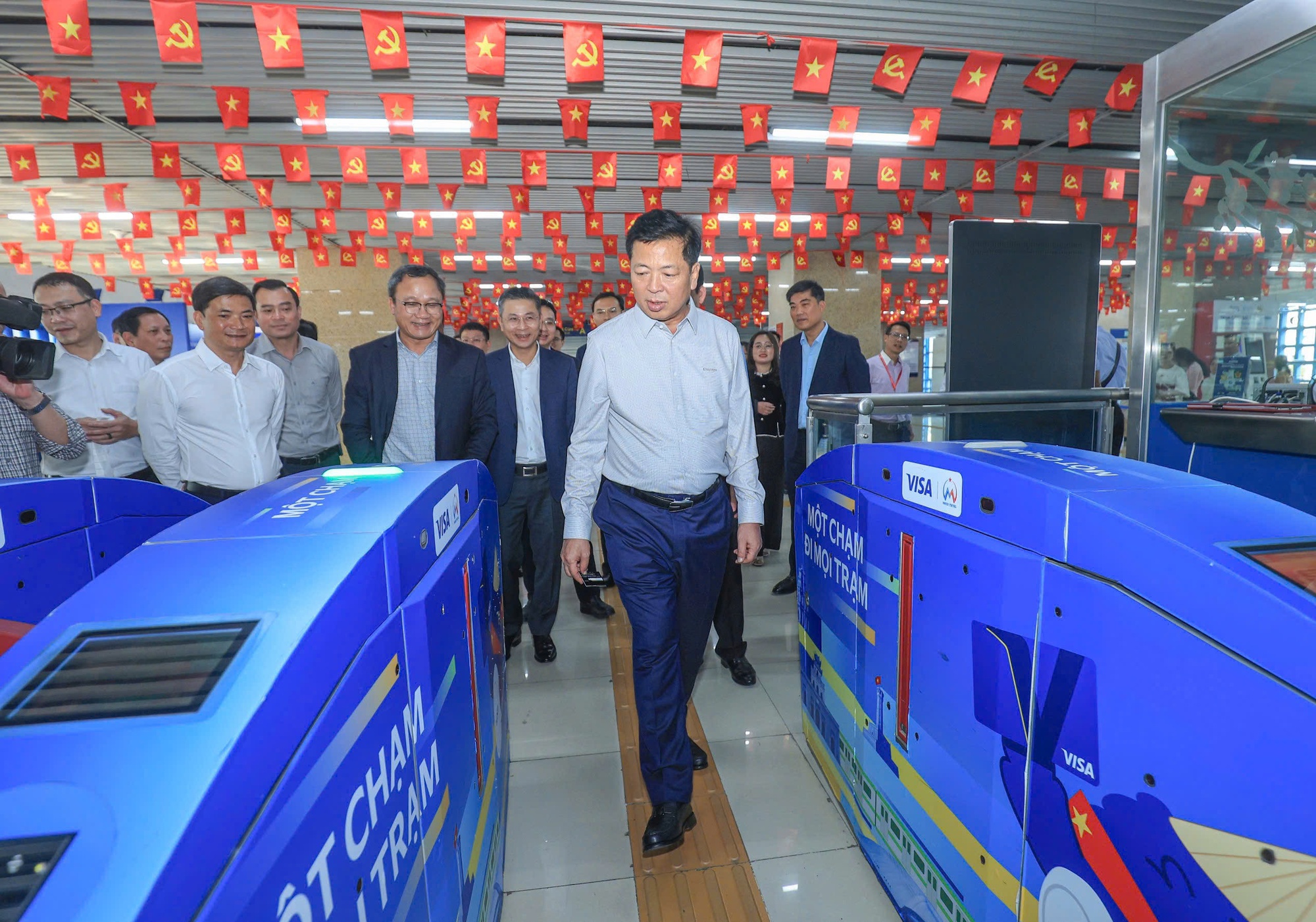 Bộ trưởng Trần Hồng Minh thị sát các loại hình vận tải chiều 29 Tết - Ảnh 4.