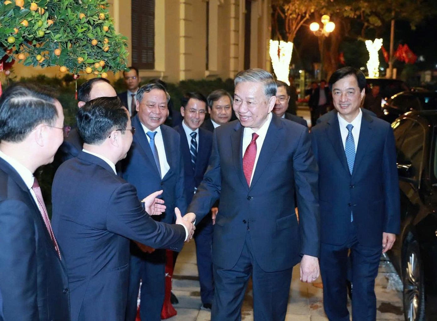 Tổng Bí thư hoan nghênh Hà Nội 'dám nhìn thẳng vào sự thật, mạnh dạn đổi mới tư duy, nghĩ lớn, làm lớn'- Ảnh 1.