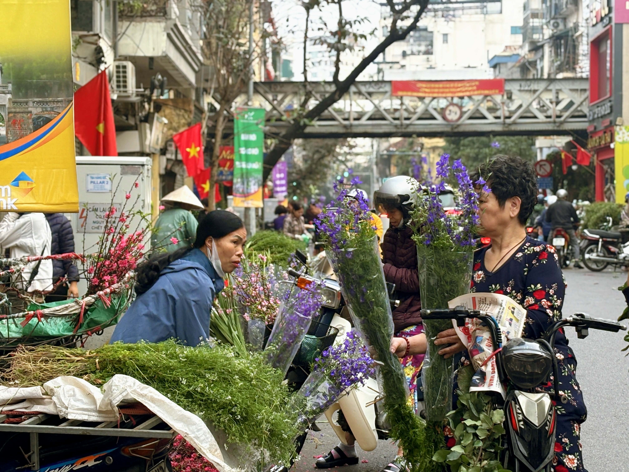 29 Tết: Không phải Hàng Bè, đây mới là nên cần đến nếu muốn tìm kiếm những nét truyền thống của Tết xưa- Ảnh 15.
