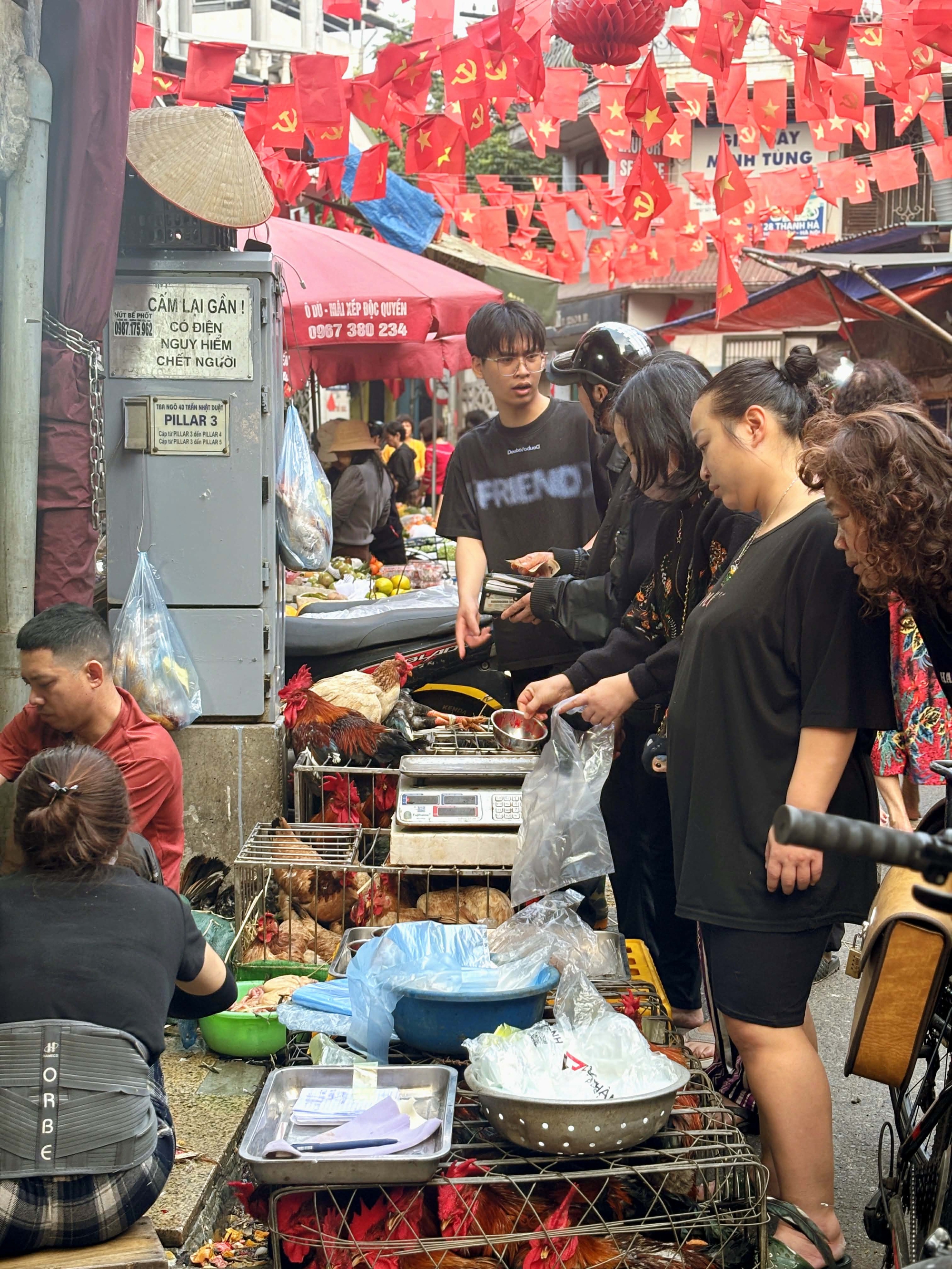 29 Tết: Không phải Hàng Bè, đây mới là nên cần đến nếu muốn tìm kiếm những nét truyền thống của Tết xưa- Ảnh 11.