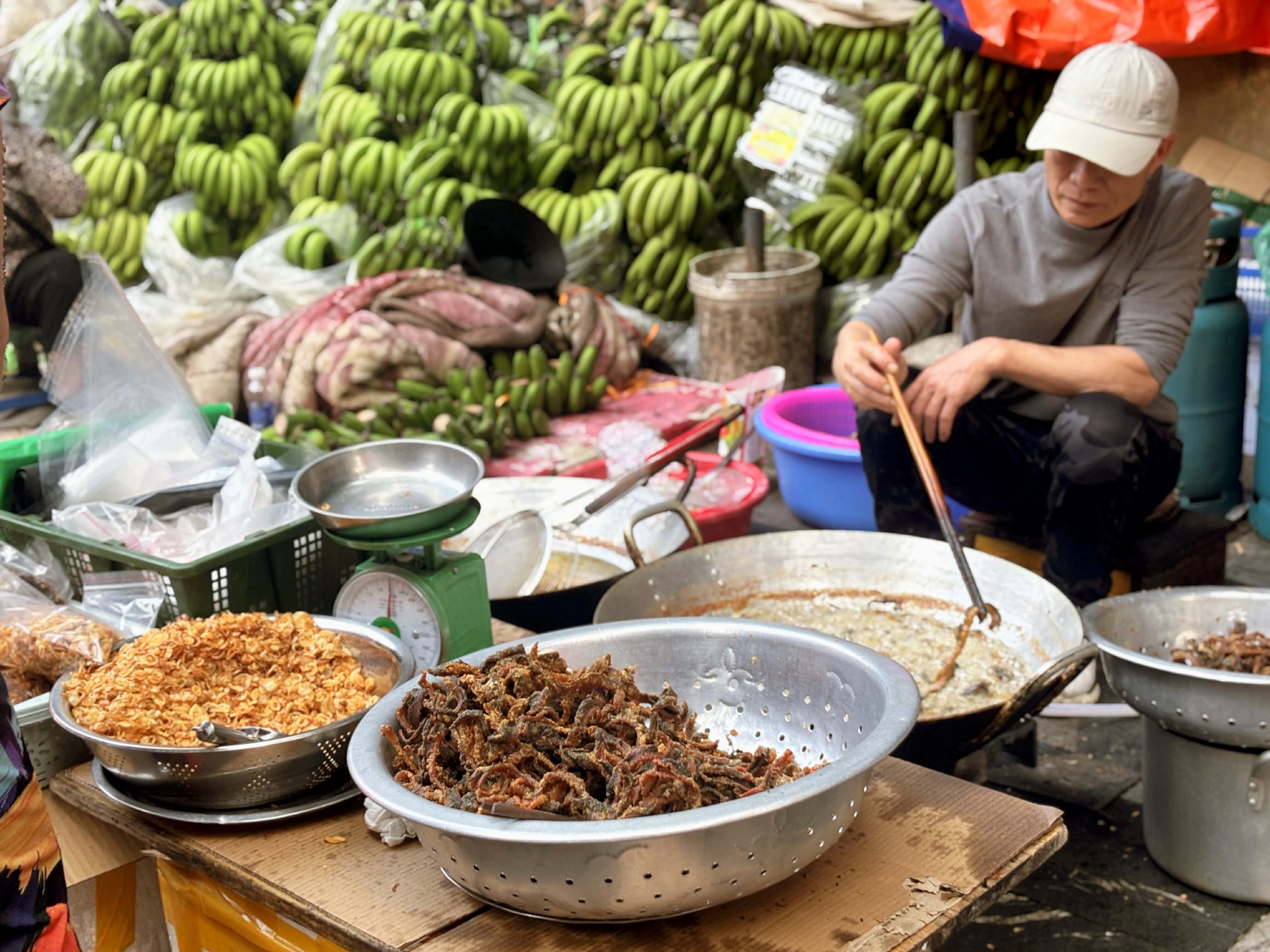 29 Tết: Không phải Hàng Bè, đây mới là nên cần đến nếu muốn tìm kiếm những nét truyền thống của Tết xưa- Ảnh 2.