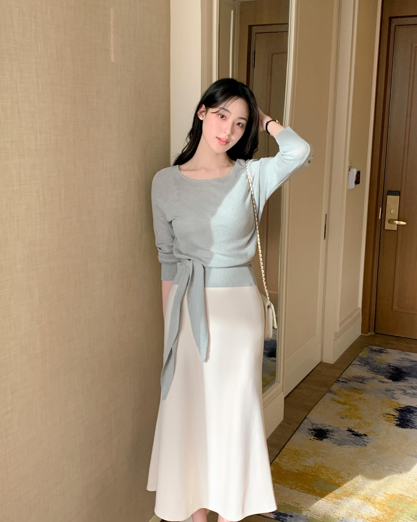 Chân váy đơn giản đến mấy cũng thành long lanh, sang chảnh nếu chị em diện theo 4 cách- Ảnh 5.