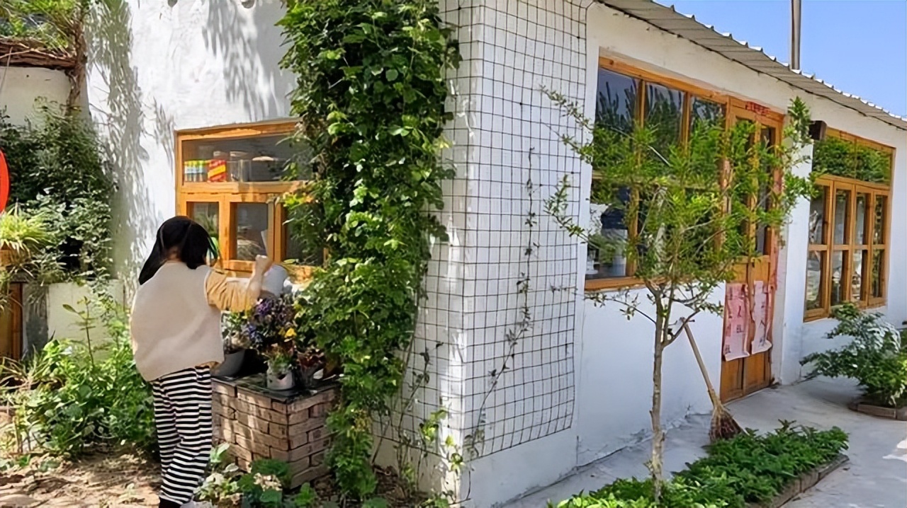 Không mua nhà thành phố, cặp vợ chồng 33 tuổi biến sân quê thành "phòng tắm nắng" và chọn một kiểu tự do tài chính khiến dân mạng tranh luận- Ảnh 6.