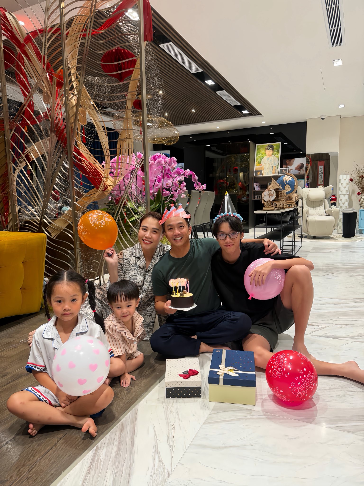 Vợ chồng Cường Đô La ăn Tết siêu hoành tráng- Ảnh 7. Vợ chồng Cường Đô La ăn Tết siêu hoành tráng- Ảnh 7.