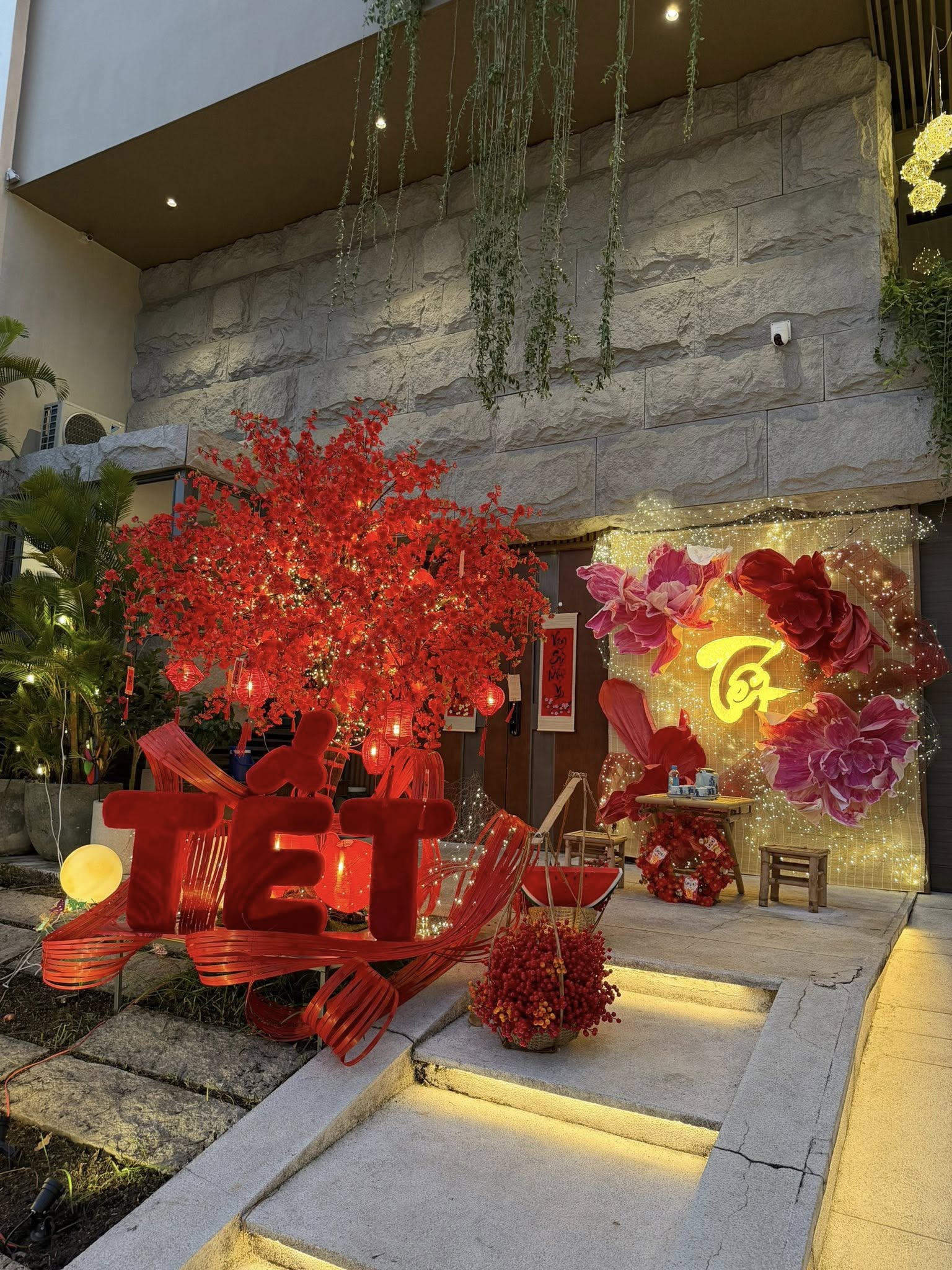 Vợ chồng Cường Đô La ăn Tết siêu hoành tráng- Ảnh 3. Vợ chồng Cường Đô La ăn Tết siêu hoành tráng- Ảnh 3.