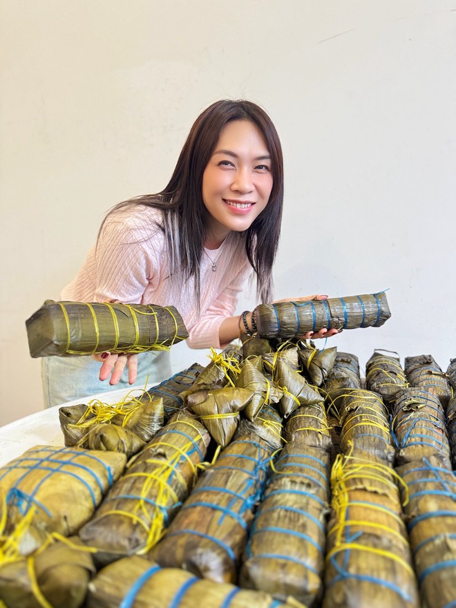 "Team qua đường" bắt gặp Mai Tài Phến "giữ chuỗi" ăn Tết cùng gia đình Mỹ Tâm- Ảnh 4.