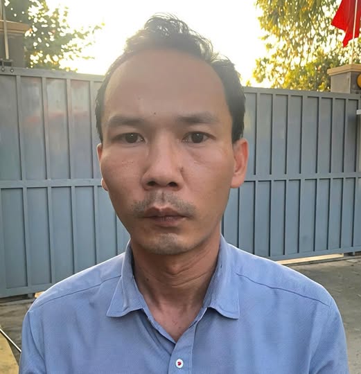 Thi hành lệnh bắt tạm giam cựu nhân viên ngân hàng Trương Vũ Tứ- Ảnh 2.