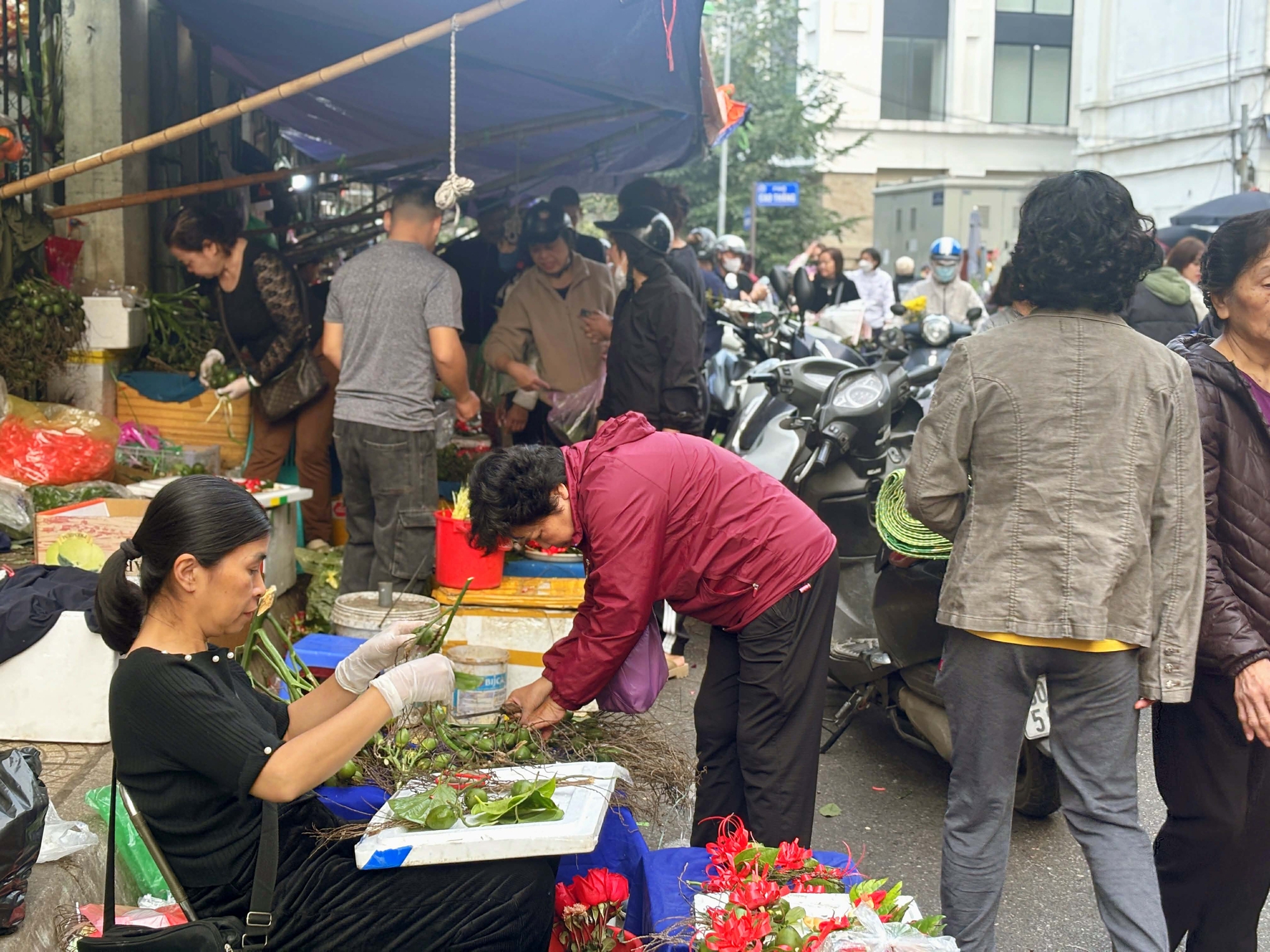 29 Tết: Không phải Hàng Bè, đây mới là nên cần đến nếu muốn tìm kiếm những nét truyền thống của Tết xưa- Ảnh 12.