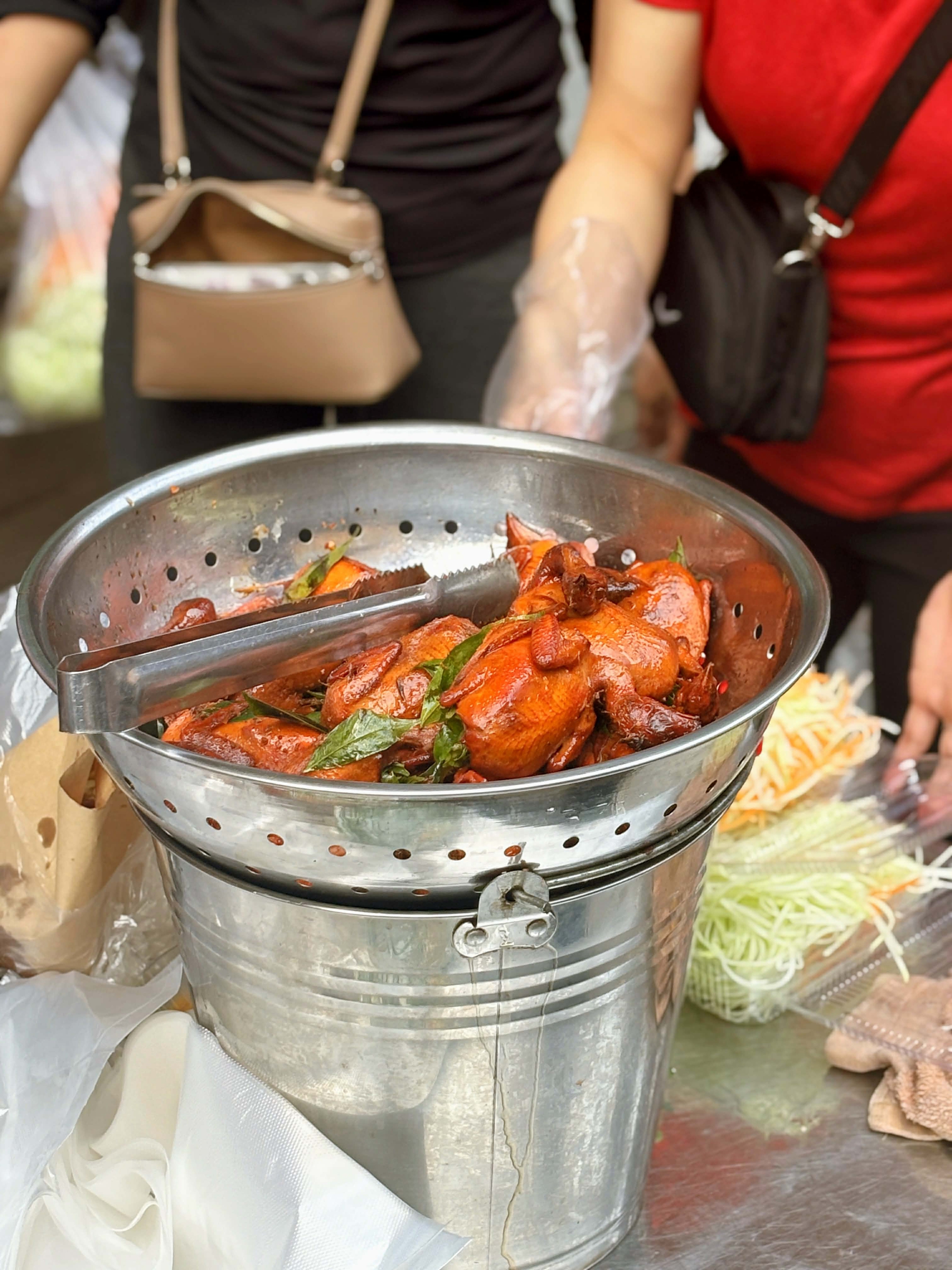 29 Tết: Không phải Hàng Bè, đây mới là nên cần đến nếu muốn tìm kiếm những nét truyền thống của Tết xưa- Ảnh 4.