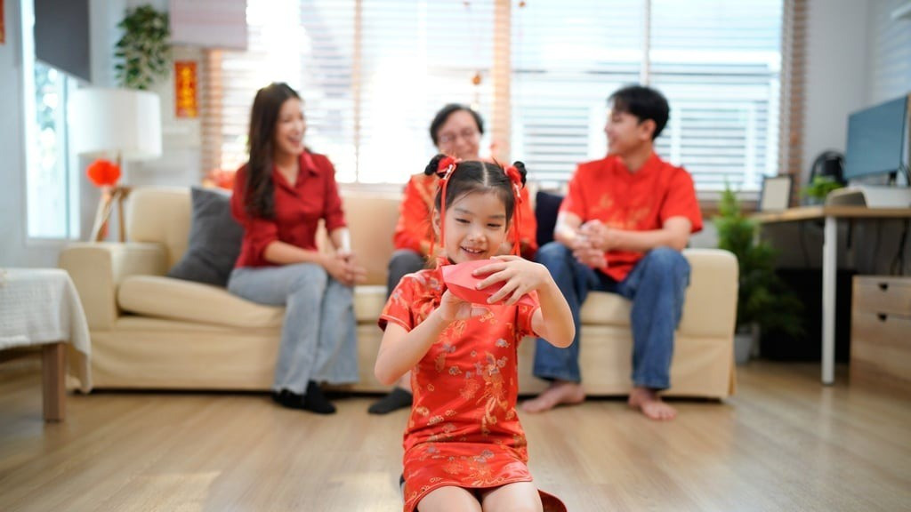 Bé gái 10 tuổi lãi đậm nhờ dùng tiền mừng tuổi dịp Tết để mua vàng- Ảnh 1.