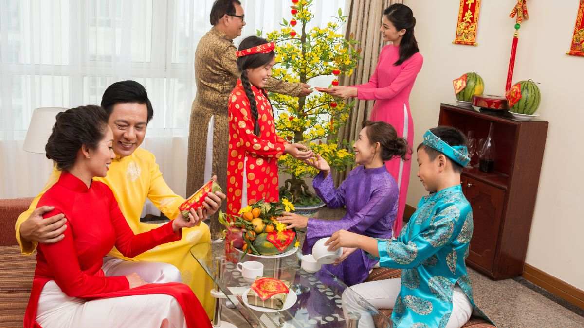 Việc không nên nhưng nhiều người vẫn làm vào mùng 1 Tết: Ảnh hưởng tới tiền bạc, tài lộc năm mới- Ảnh 2.