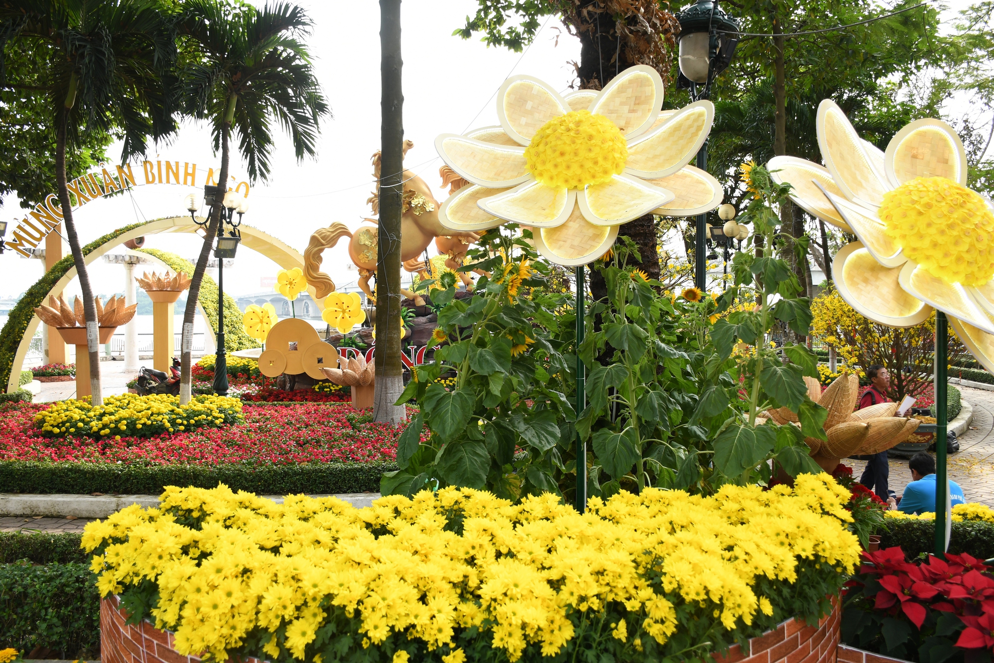 Cận cảnh đường hoa ven sông Đồng Nai 'vạn người mê' - Ảnh 16.