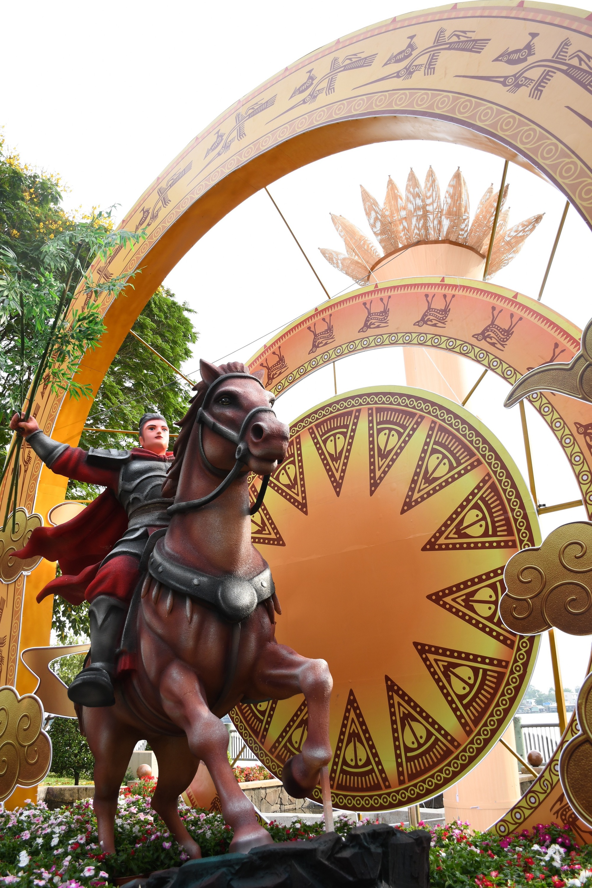 Cận cảnh đường hoa ven sông Đồng Nai 'vạn người mê' - Ảnh 12.