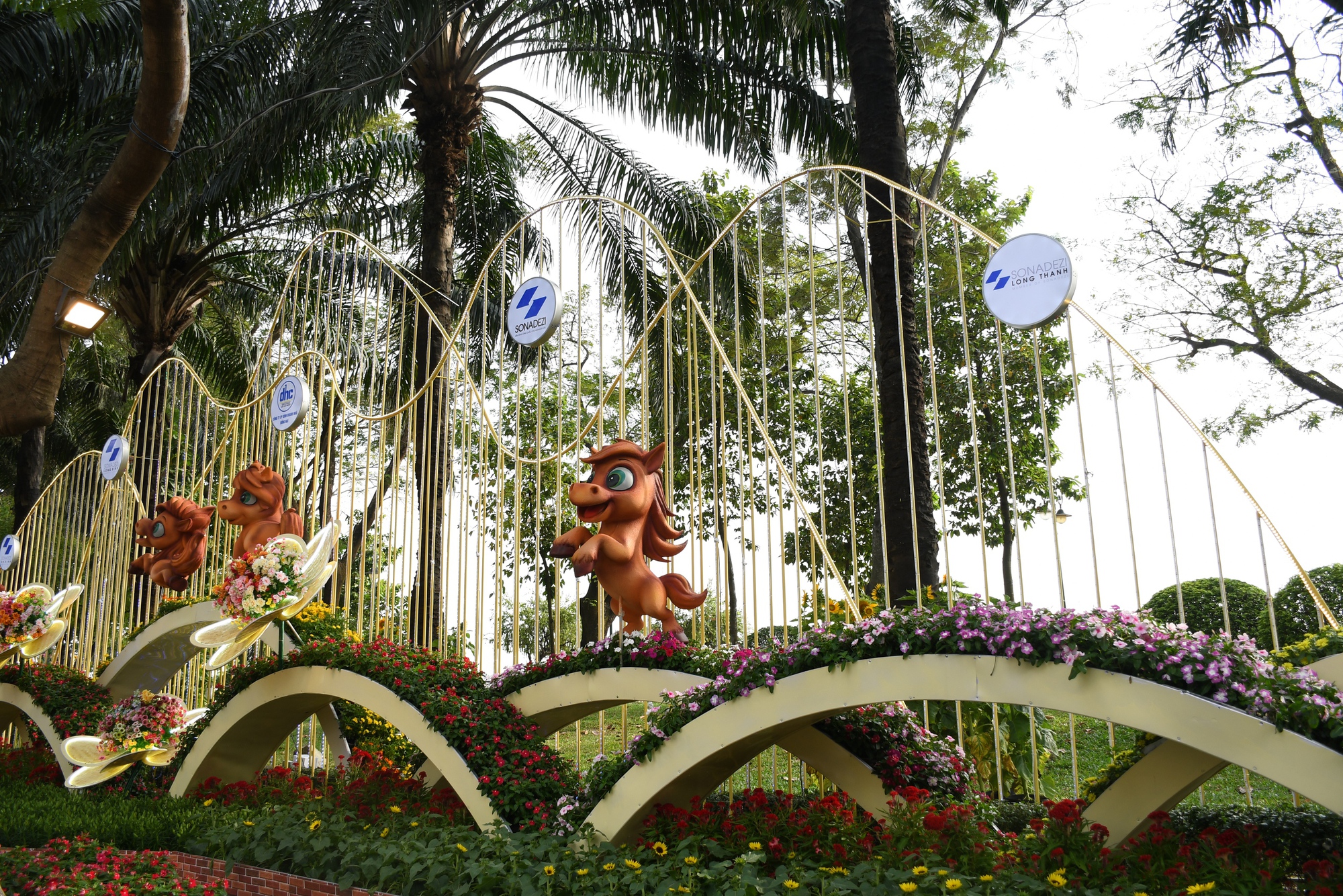 Cận cảnh đường hoa ven sông Đồng Nai 'vạn người mê' - Ảnh 11.