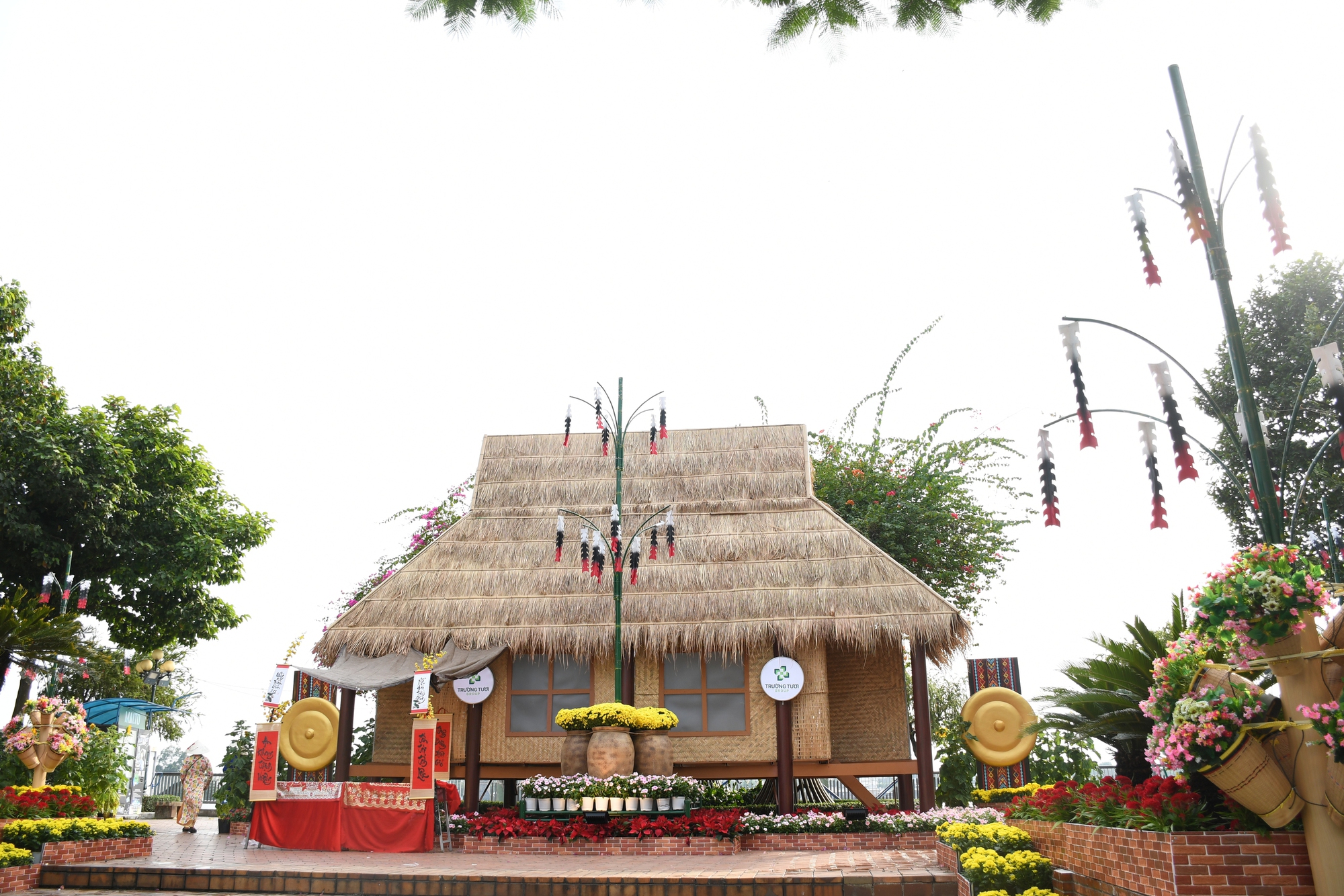 Cận cảnh đường hoa ven sông Đồng Nai 'vạn người mê' - Ảnh 15.