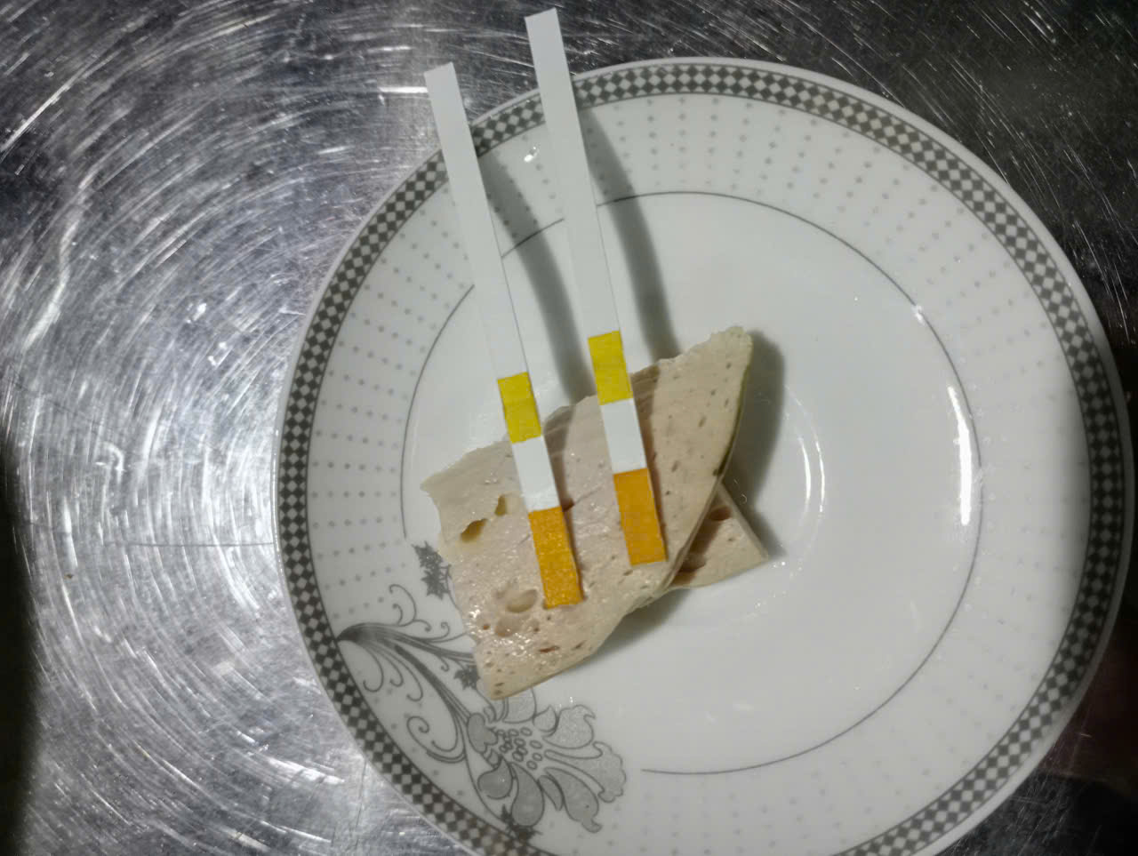 Khởi tố bà chủ Đỗ Thị Huyền SN 1970 và con trai- Ảnh 2.