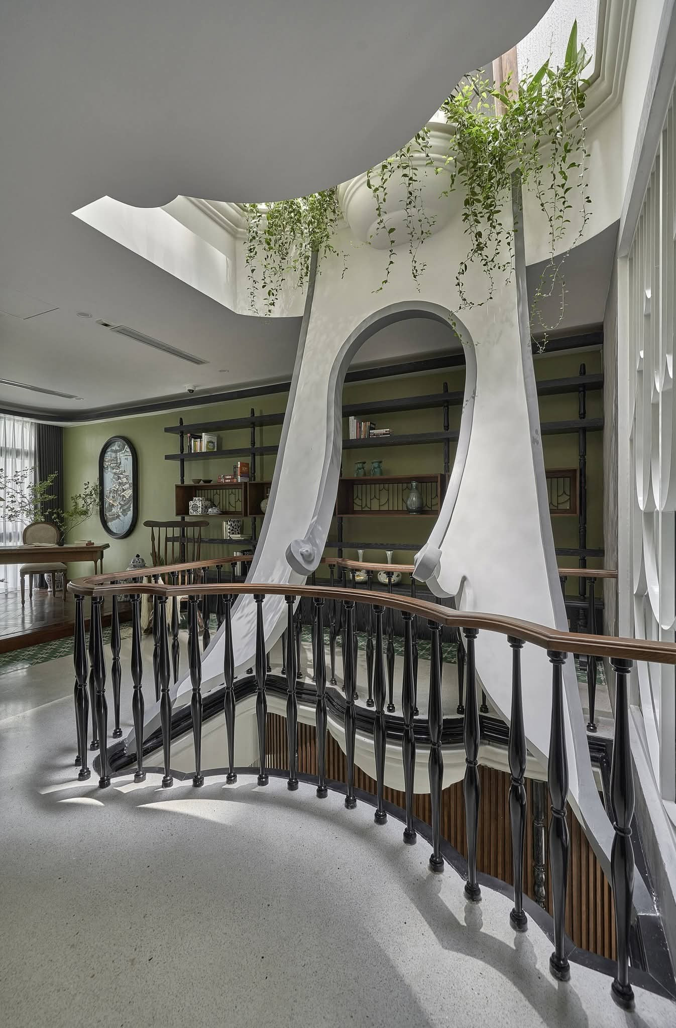 Thiết kế giếng trời ấn tượng như một dải lụa mềm- Ảnh 1.