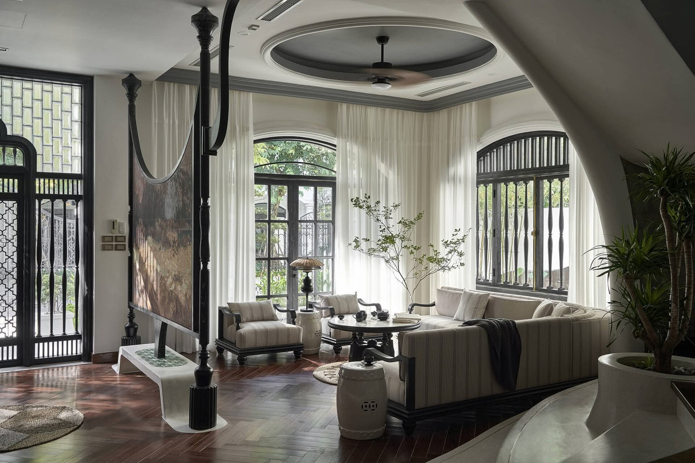 Thiết kế giếng trời ấn tượng như một dải lụa mềm- Ảnh 6.