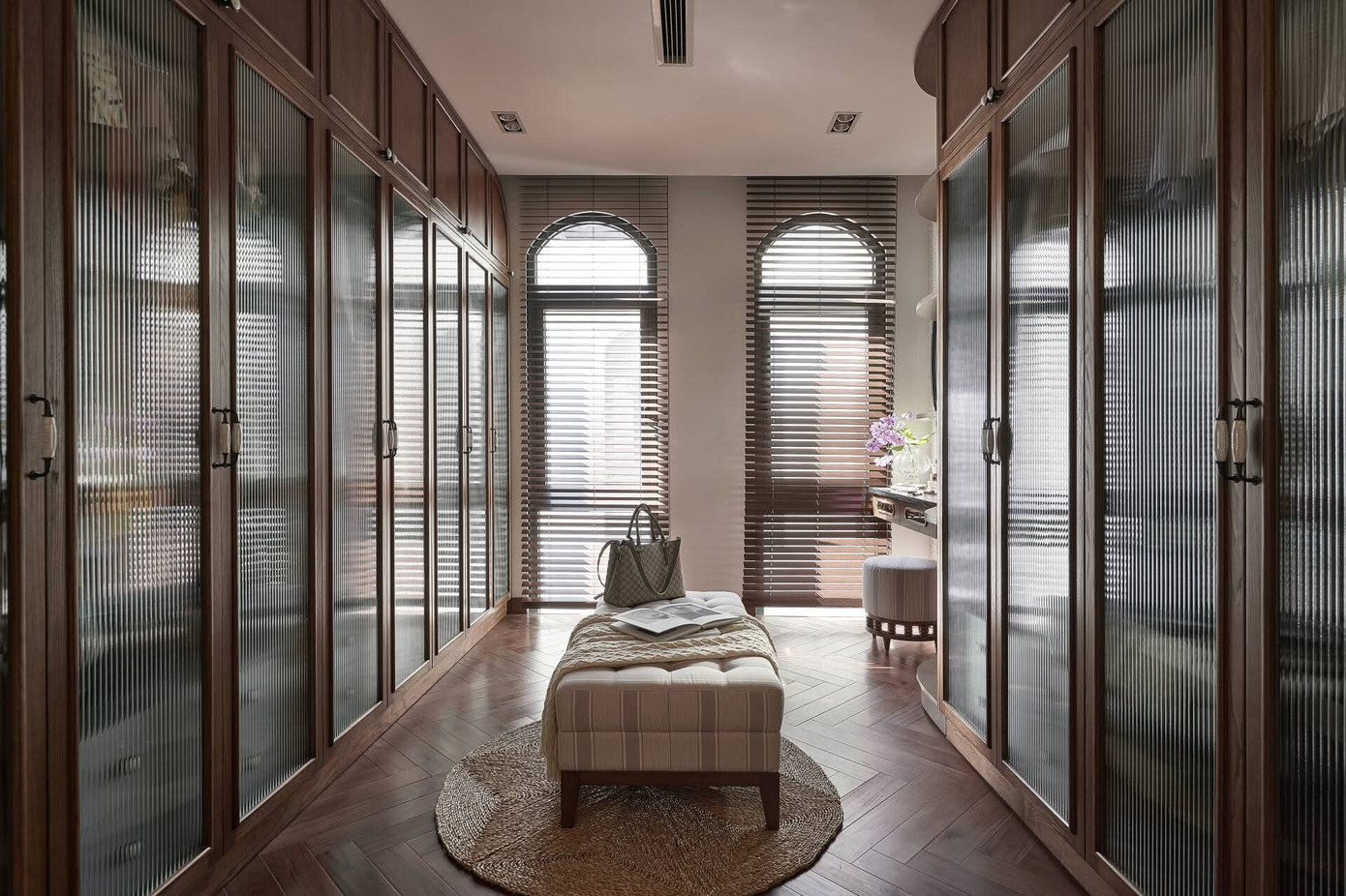 Thiết kế giếng trời ấn tượng như một dải lụa mềm- Ảnh 11.