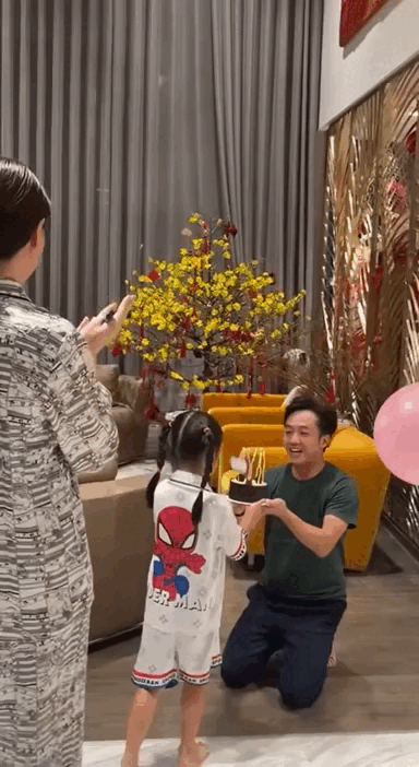 Vợ chồng Cường Đô La ăn Tết siêu hoành tráng- Ảnh 8. Vợ chồng Cường Đô La ăn Tết siêu hoành tráng- Ảnh 8.