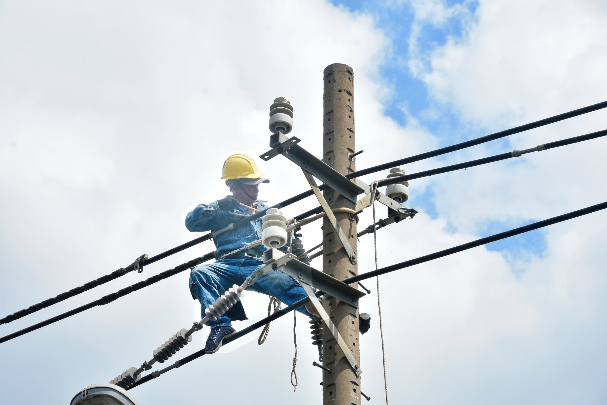 Bộ Công Thương xem xét giá điện trung tâm dữ liệu theo kiến nghị của Viettel , VNPT , FPT - Ảnh 1.