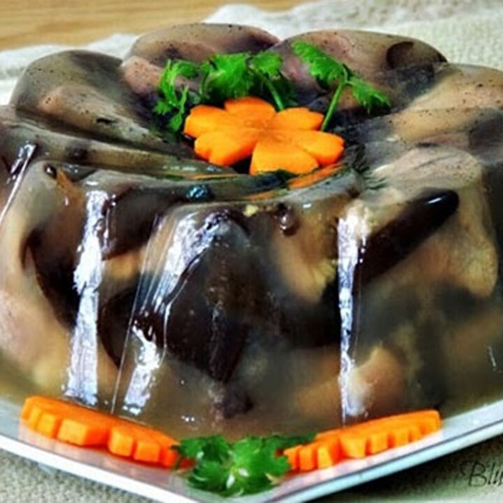 Ai không nên ăn món thịt đông, thịt kho tàu quen thuộc trên mâm cỗ Tết?- Ảnh 1.