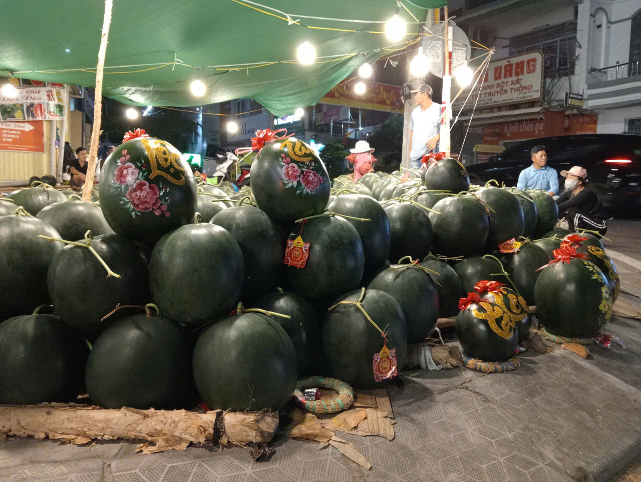 Dưa hấu Cần Thơ giảm giá kỷ lục 8 . 000 Đồng / kg trước Tết Nguyên đán 2026 - Ảnh 9.