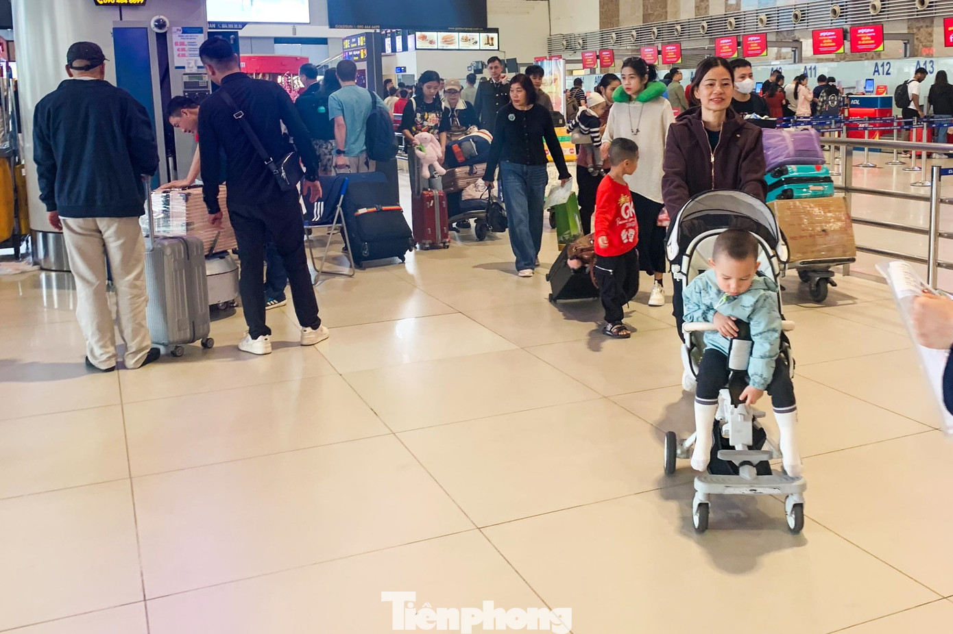 Lạ thường sân bay Nội Bài sáng 29 Tết- Ảnh 5.