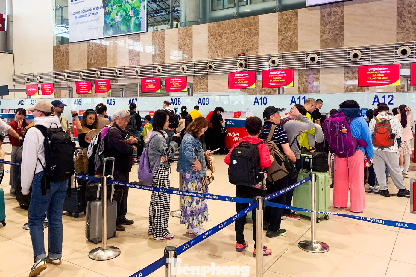 Lạ thường sân bay Nội Bài sáng 29 Tết- Ảnh 3.