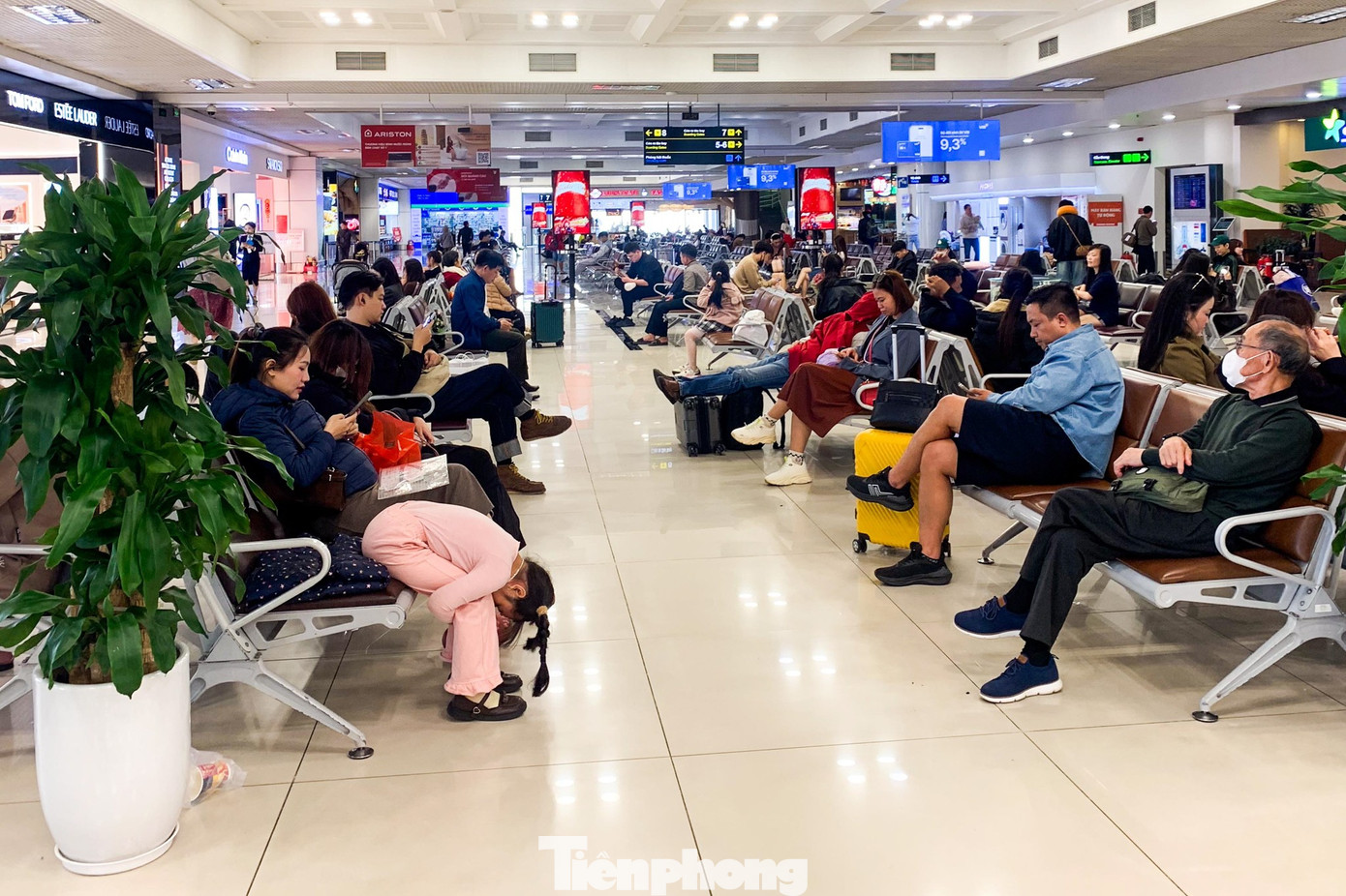 Lạ thường sân bay Nội Bài sáng 29 Tết- Ảnh 10.