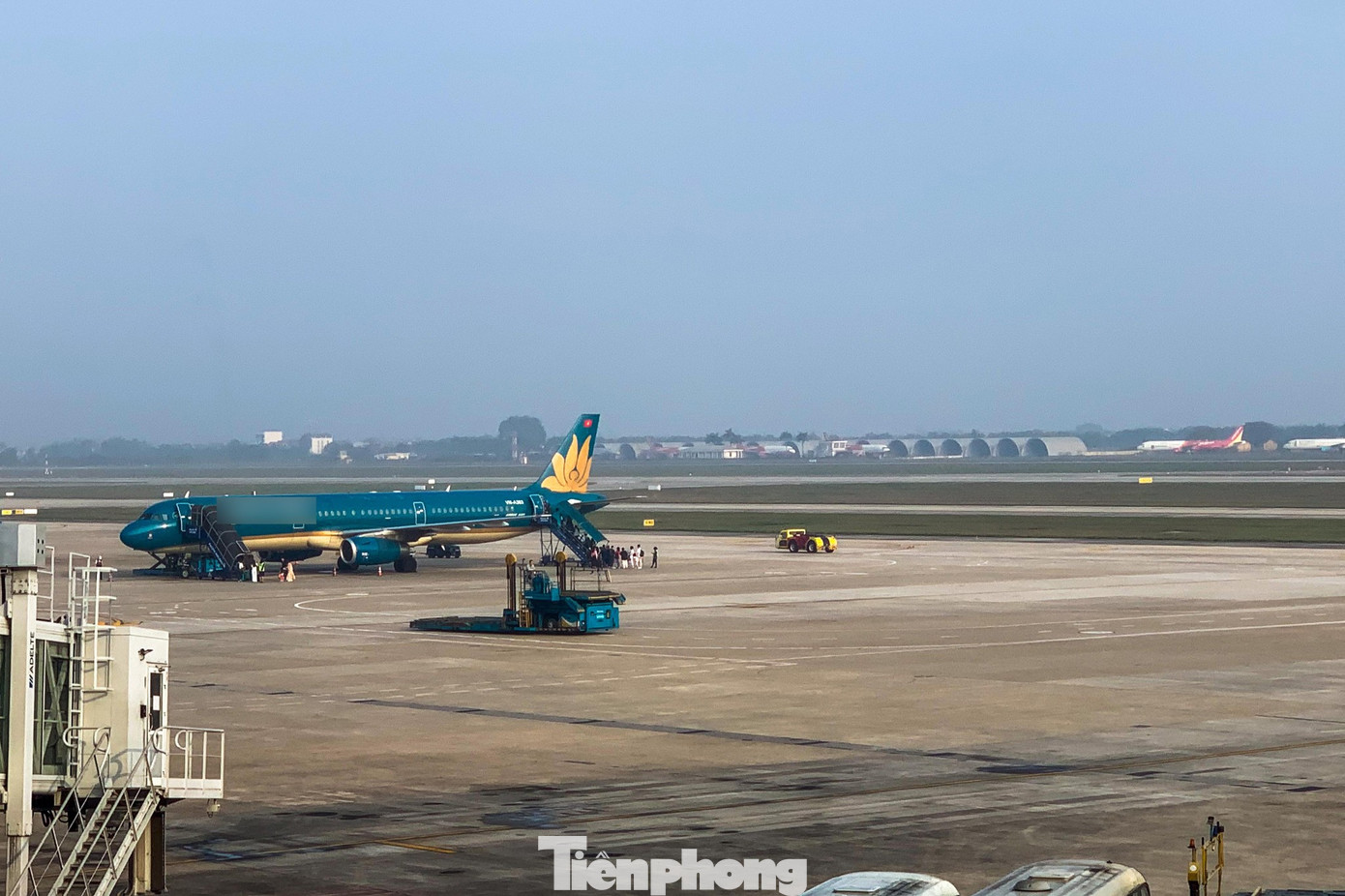 Lạ thường sân bay Nội Bài sáng 29 Tết- Ảnh 13.