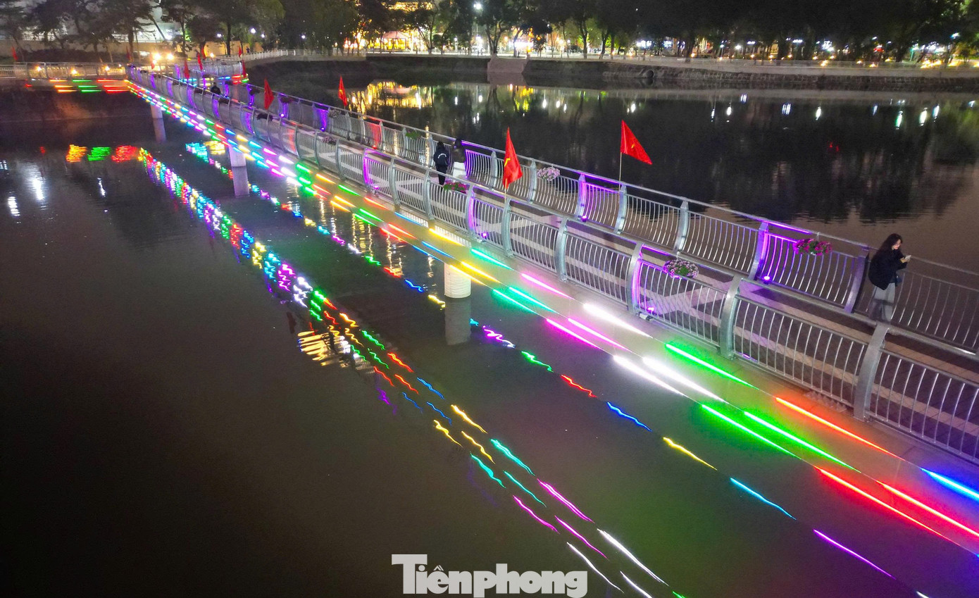 ​Công viên Hà Nội 'thay da đổi thịt', trang trí rực rỡ đón Xuân- Ảnh 10.