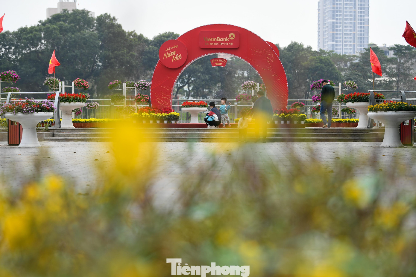 ​Công viên Hà Nội 'thay da đổi thịt', trang trí rực rỡ đón Xuân- Ảnh 2.