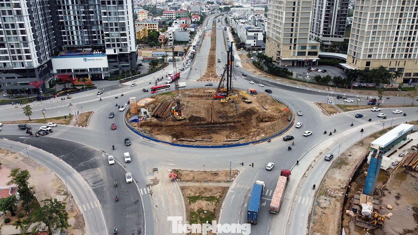 Lắp đèn chiếu sáng cho người dân qua công trường giao thông đẹp nhất Hải Phòng ngày Tết- Ảnh 14.