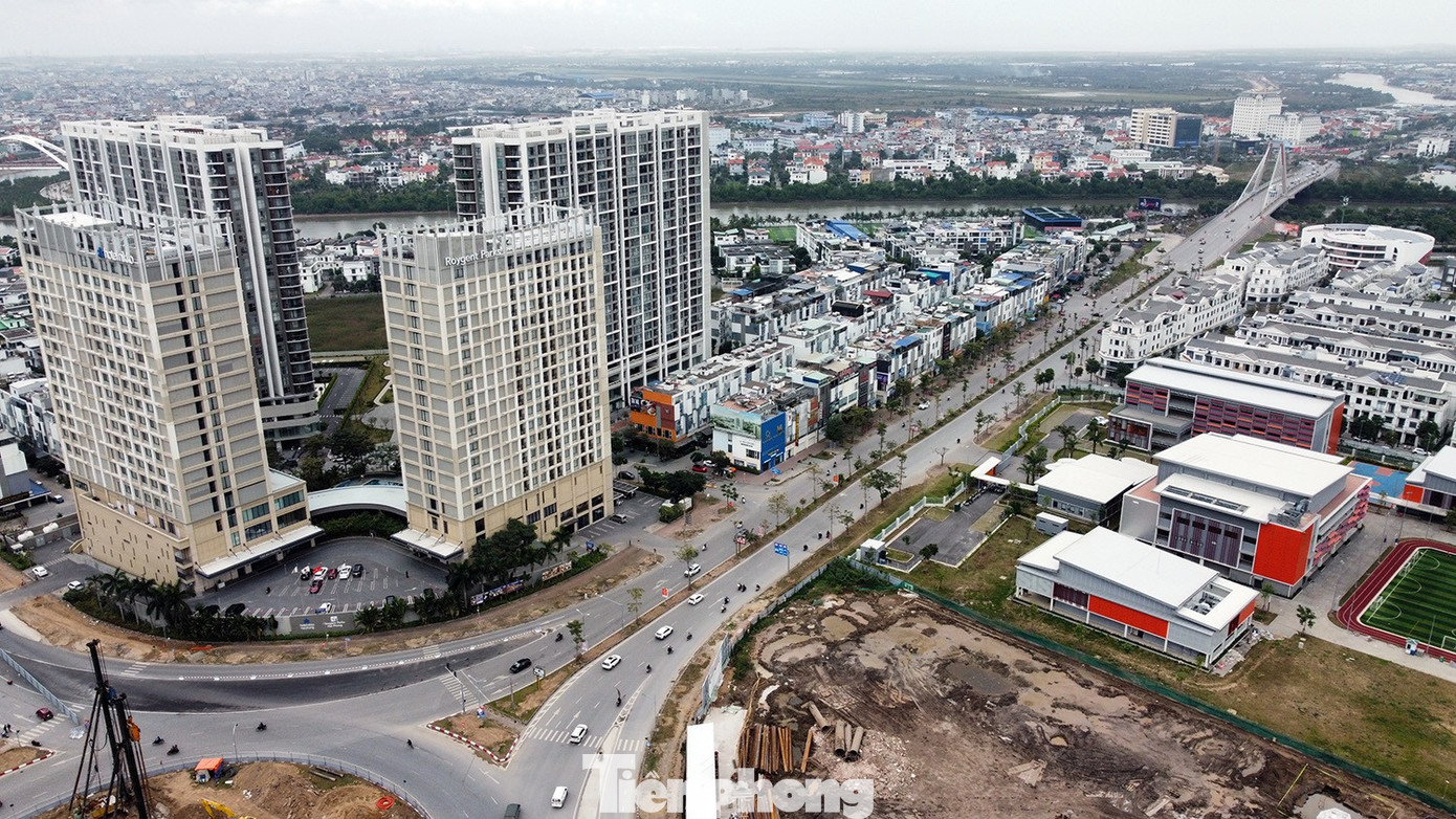 Lắp đèn chiếu sáng cho người dân qua công trường giao thông đẹp nhất Hải Phòng ngày Tết- Ảnh 16.