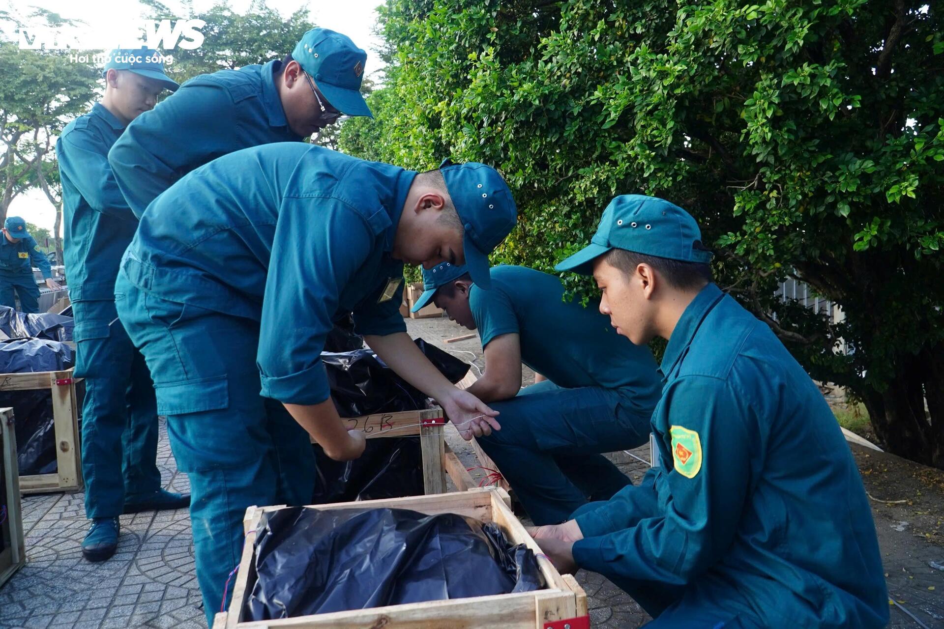 Cận cảnh trận địa pháo hoa ở TP.HCM sẵn sàng khai hỏa đón giao thừa- Ảnh 9.