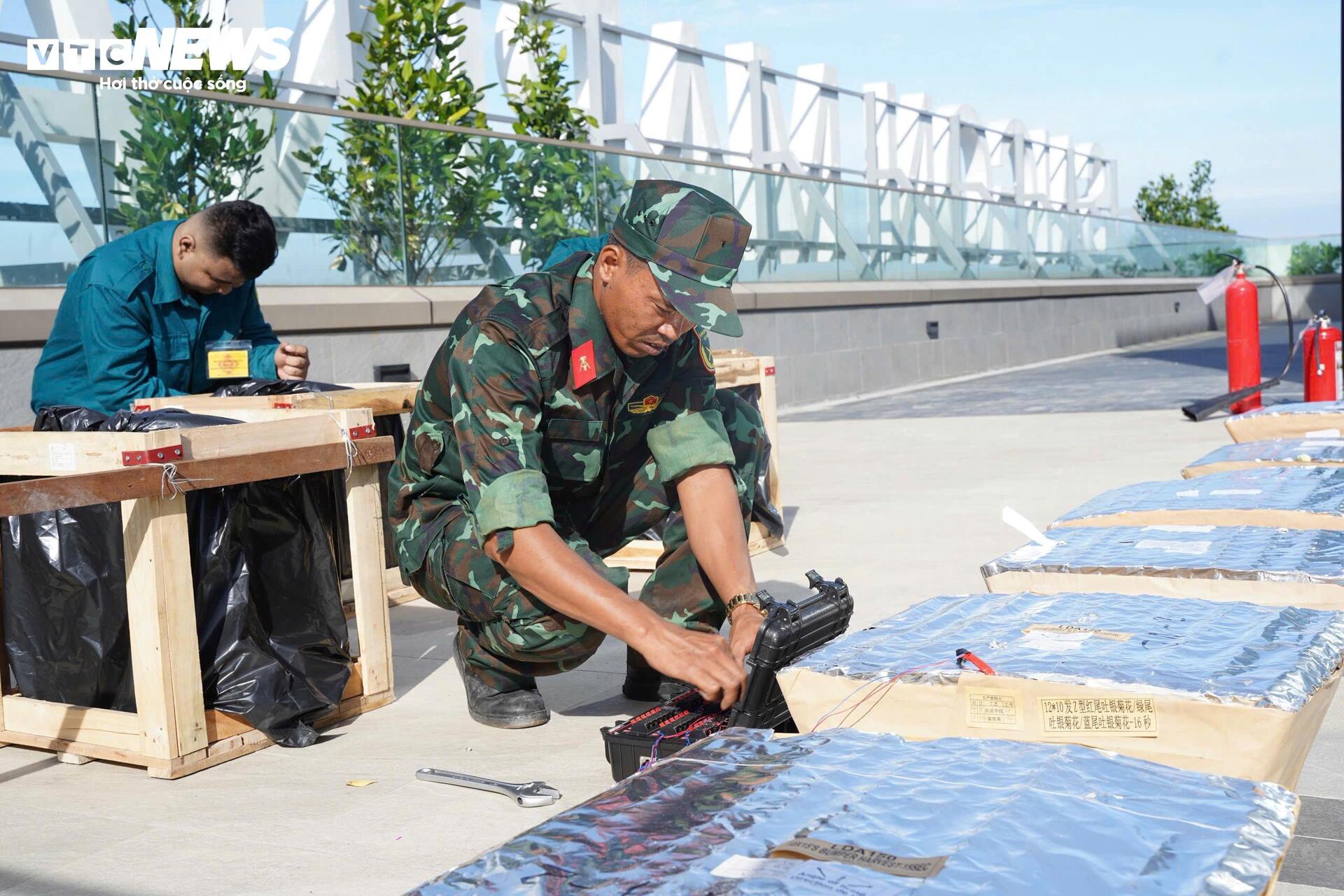 Cận cảnh trận địa pháo hoa ở TP.HCM sẵn sàng khai hỏa đón giao thừa- Ảnh 19.