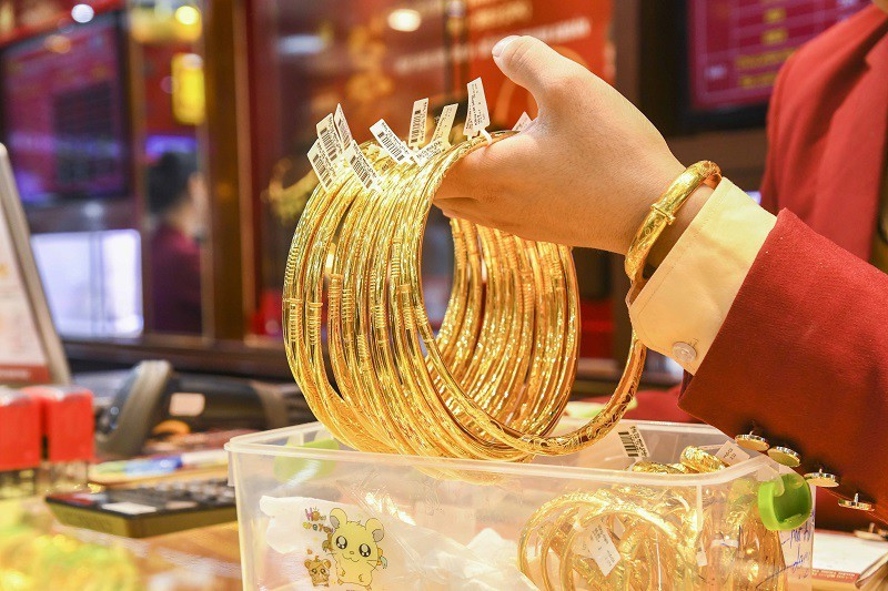 Thấy gì về giá vàng bạc thời gian qua?- Ảnh 1.
