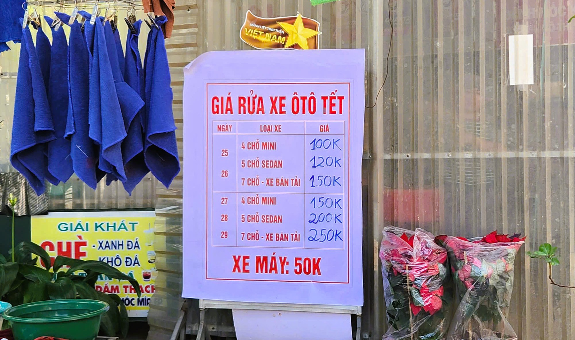 Những nghề "hốt bạc" ngày cận Tết- Ảnh 2. Những nghề "hốt bạc" ngày cận Tết- Ảnh 2.