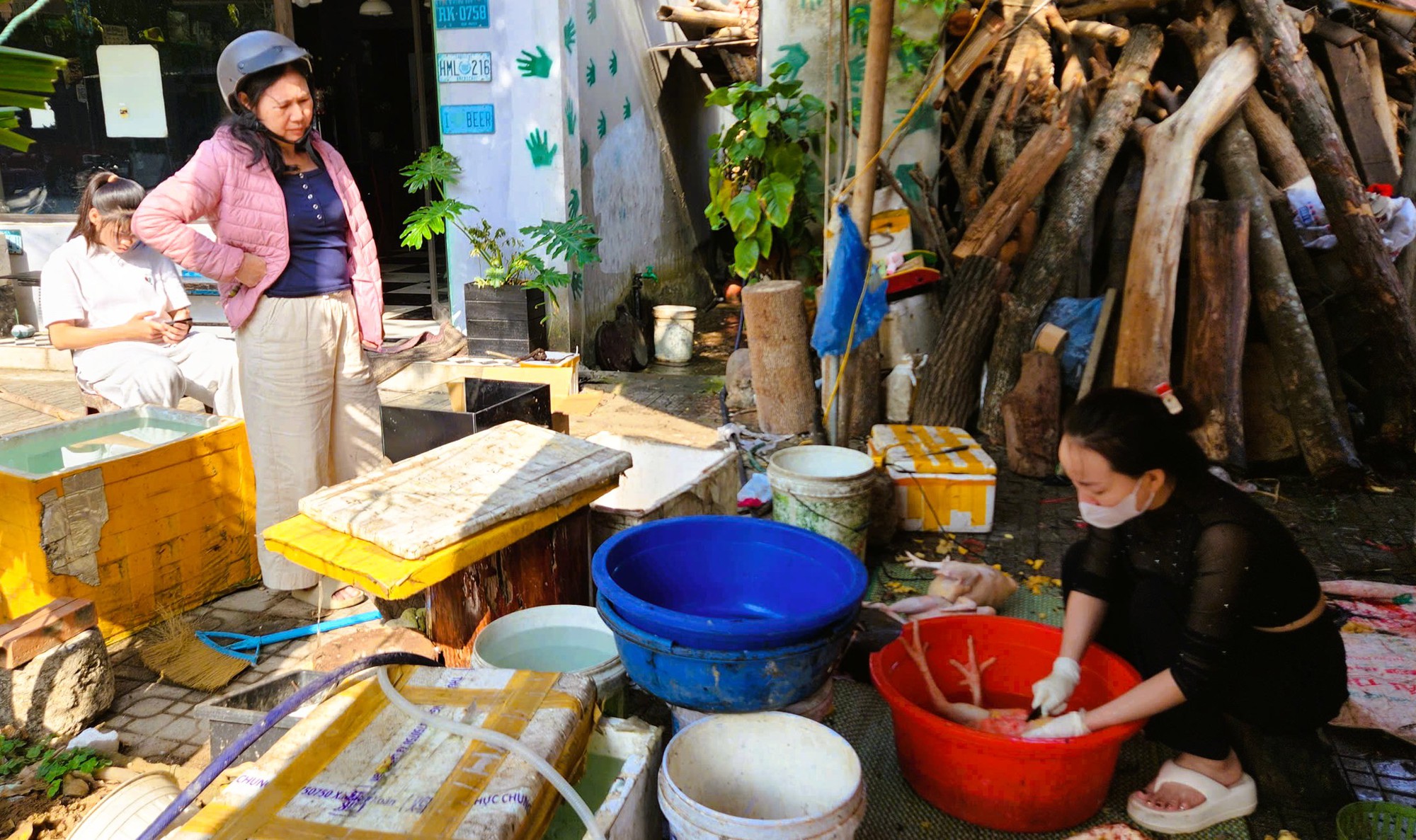 Những nghề "hốt bạc" ngày cận Tết- Ảnh 3. Những nghề "hốt bạc" ngày cận Tết- Ảnh 3.