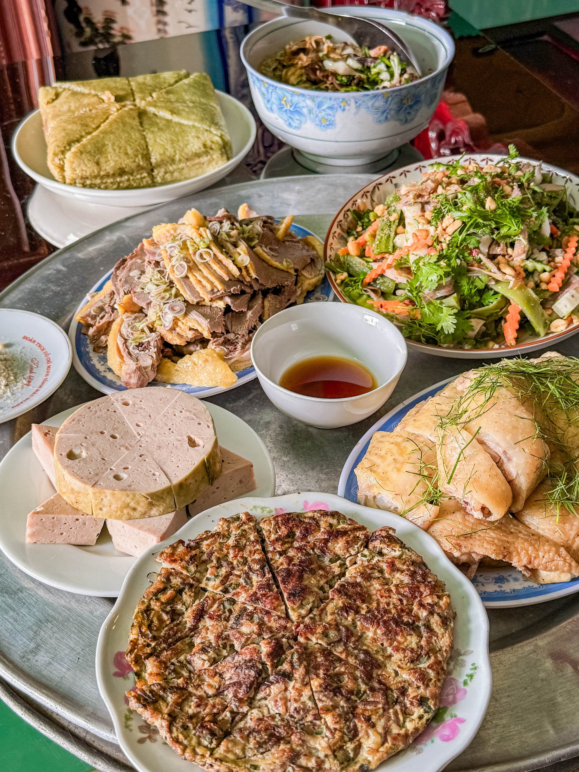 29 Tết, loạt siêu phẩm cơm tất niên trình làng: Hà Tĩnh cúng mực, Hải Phòng có chả rươi- Ảnh 5. 29 Tết, loạt siêu phẩm cơm tất niên trình làng: Hà Tĩnh cúng mực, Hải Phòng có chả rươi- Ảnh 5.