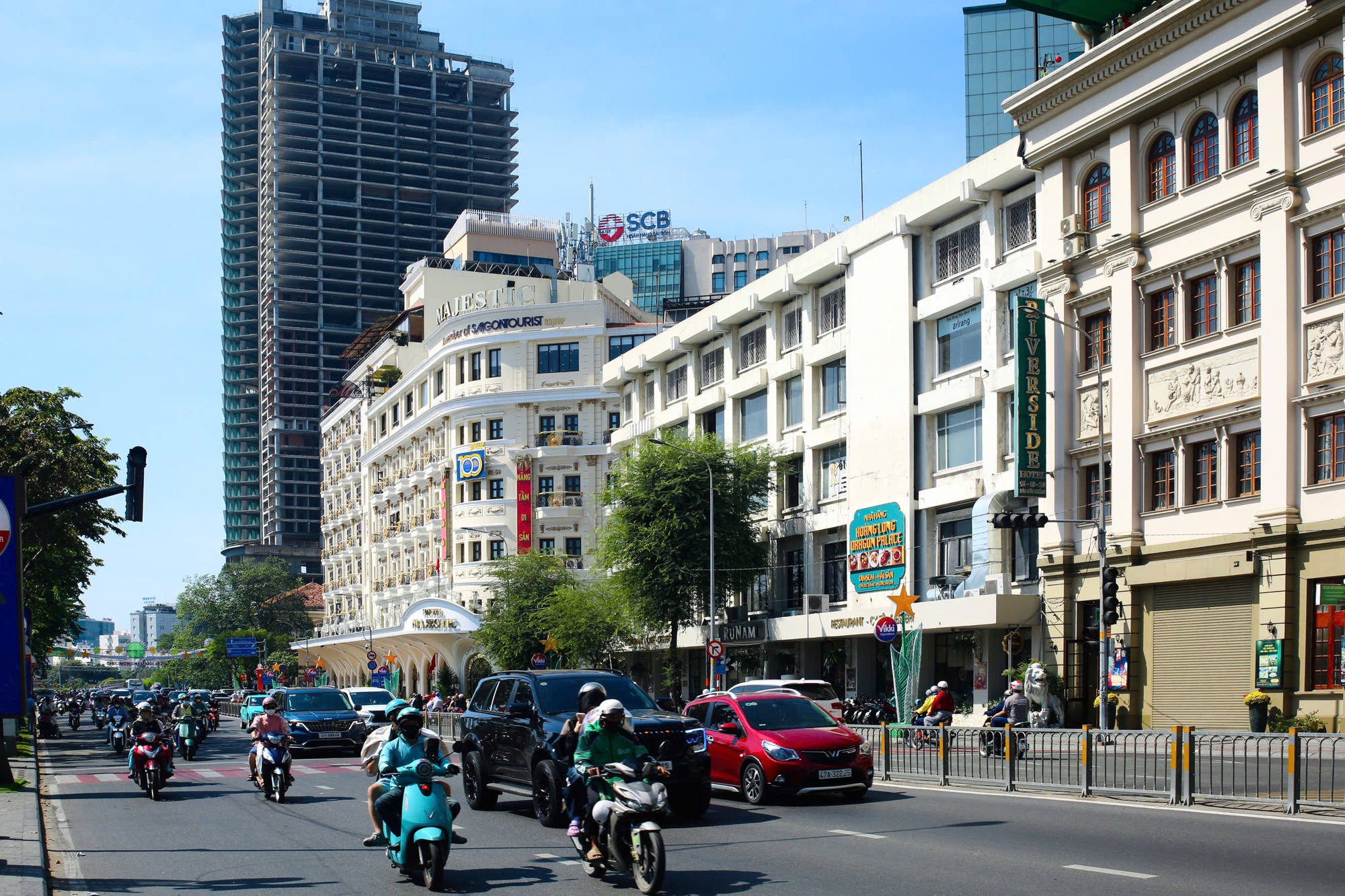 Hình ảnh phố phường TPHCM "khác lạ" ngày đầu năm mới- Ảnh 16.