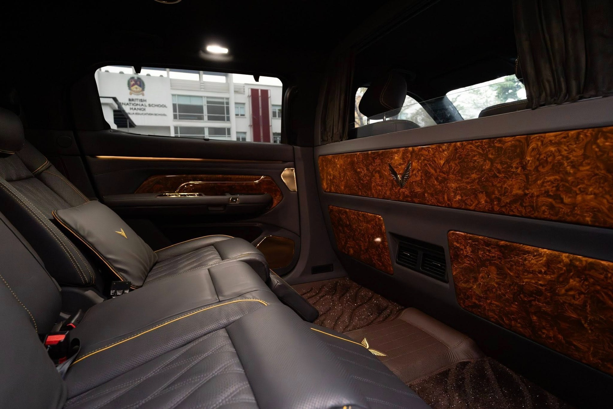 CEO GSM flex nhẹ Lạc Hồng 900 LX bản ghi xám cực lạ, 'vibe' chủ tịch ngập tràn: 'Tôi thay đổi để nhìn lực và trẻ trung hợp với độ tuổi 18+ của mình'- Ảnh 5. CEO GSM flex nhẹ Lạc Hồng 900 LX bản ghi xám cực lạ, 'vibe' chủ tịch ngập tràn: 'Tôi thay đổi để nhìn lực và trẻ trung hợp với độ tuổi 18+ của mình'- Ảnh 5.