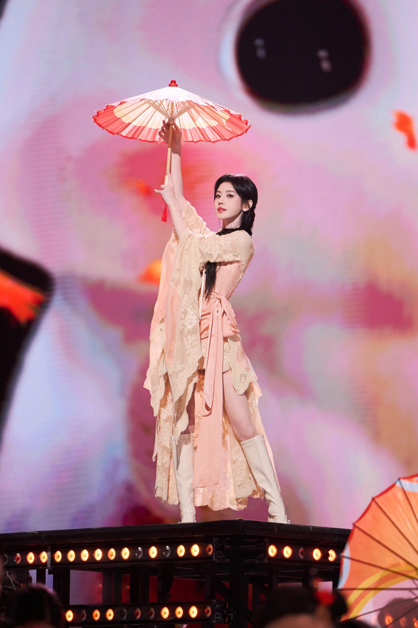 Mỹ nhân “sộp” nhất Tết 2026 đây rồi: Lì xì 750 triệu đồng cho fan, nhìn cát-xê hiểu ngay vấn đề- Ảnh 4.