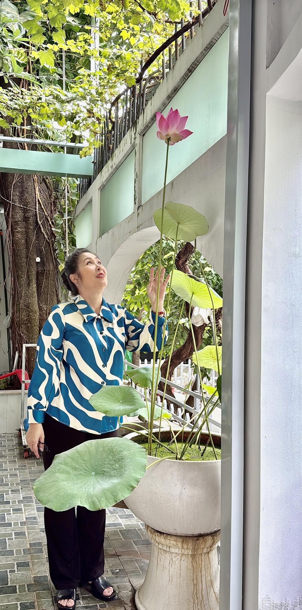 Nữ NSND tuổi ngựa cưới tài từ màn bạc lừng danh, sở hữu biệt thự hoành tráng giữa trung tâm TP.HCM - Ảnh 6.