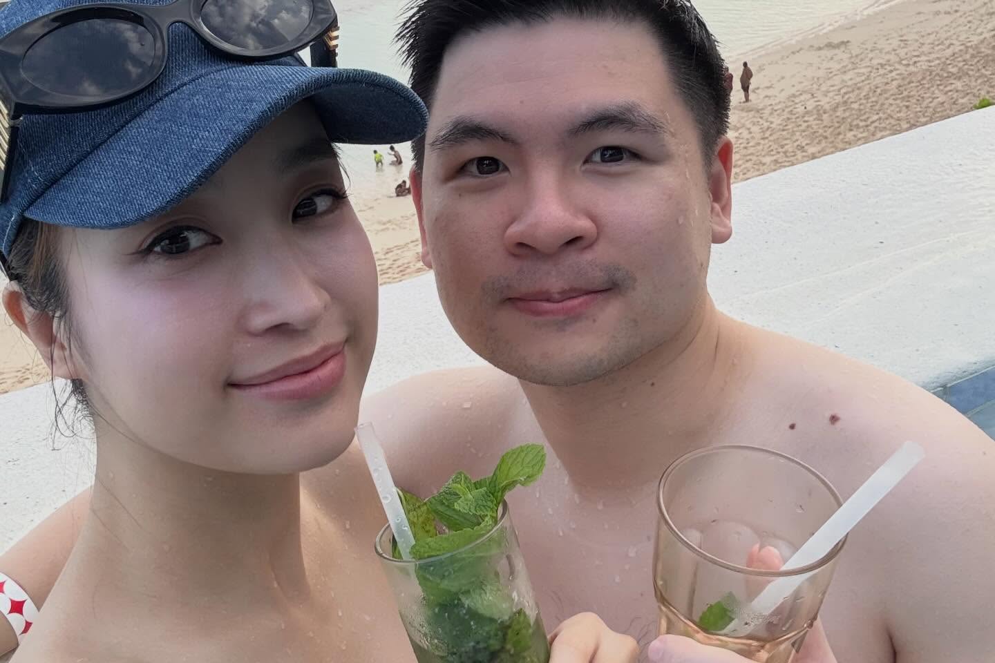 Chủ tịch Hà Nội FC tung ảnh đón năm mới, Đỗ Mỹ Linh mặt mộc cực xinh nhưng phàn nàn một "tật xấu" của chồng- Ảnh 1.