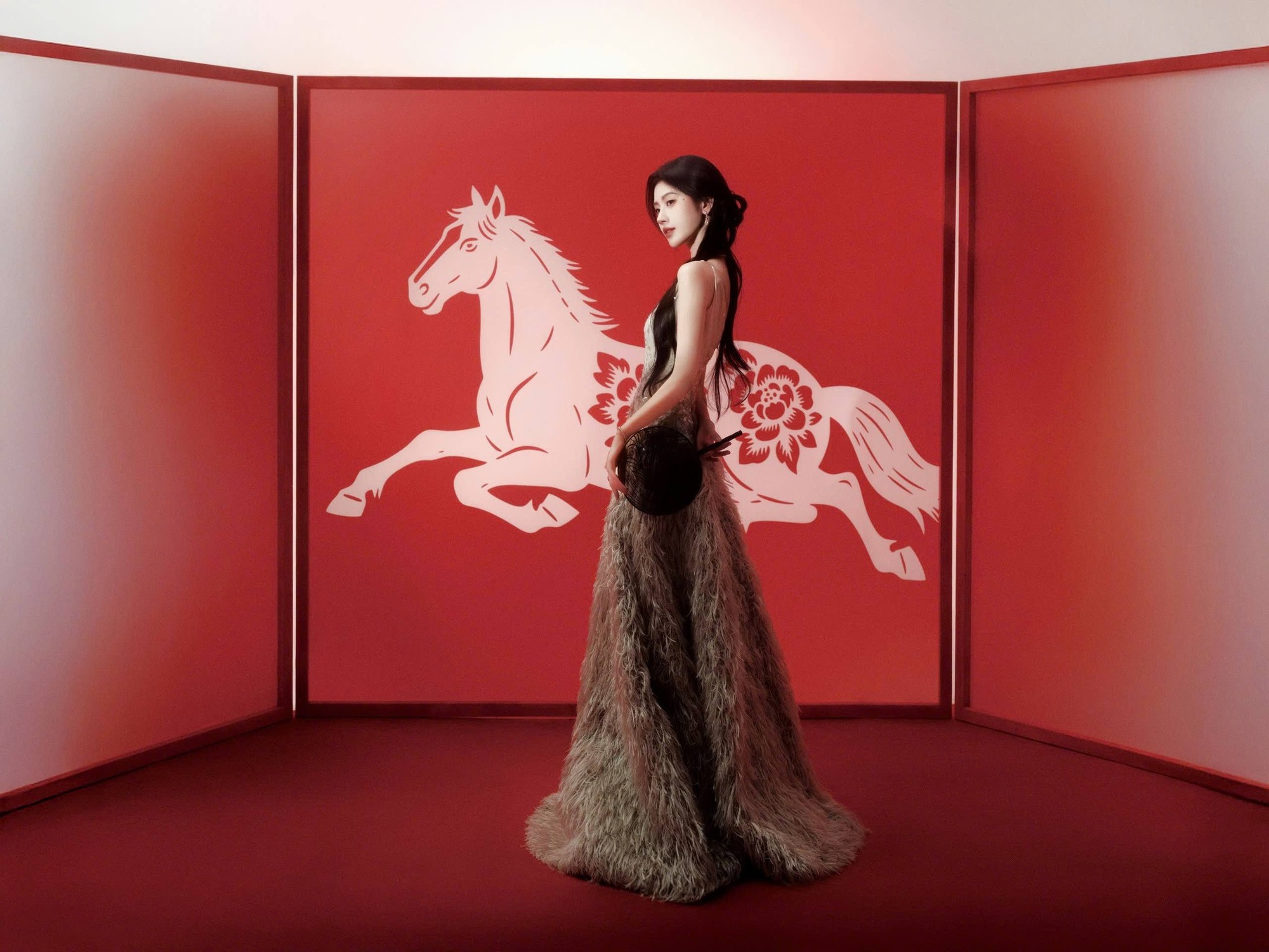 Mỹ nhân “sộp” nhất Tết 2026 đây rồi: Lì xì 750 triệu đồng cho fan, nhìn cát-xê hiểu ngay vấn đề- Ảnh 1.