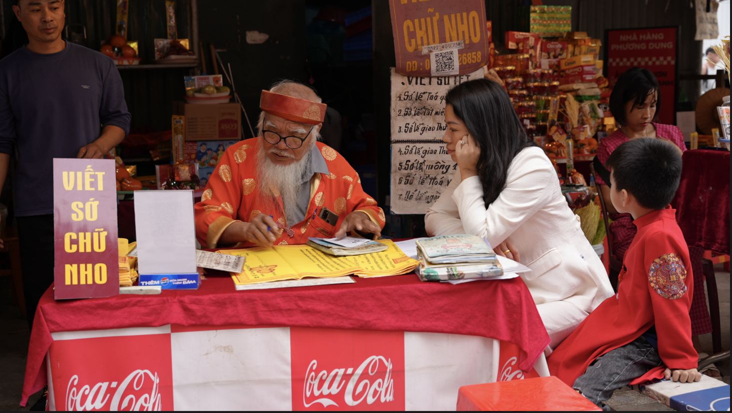 Mùng 1 Tết ở Hà Nội: Có một con đường tắc cứng từ sáng sớm, nhìn thôi đã thấy nô nức- Ảnh 14.